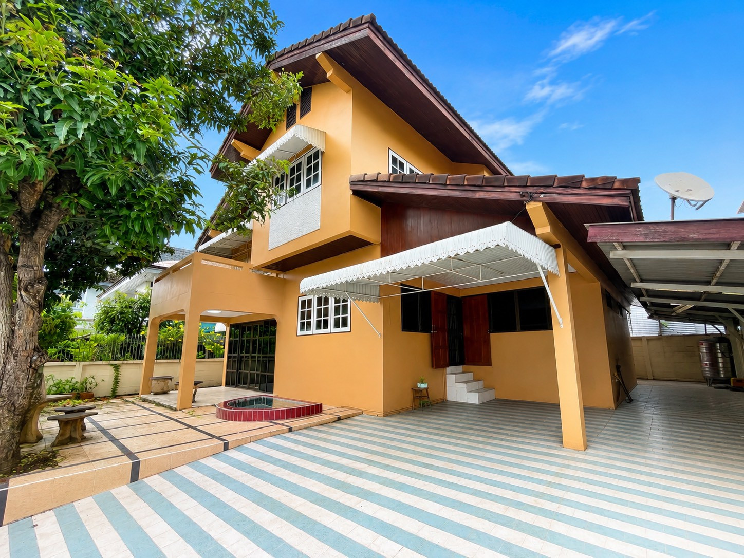 House for Rent Near BTS Bang Na (900 m) | 250 sq.m. | THB 30,000/Month | Napalai Village, Sukhumvit 70/3 House for Rent Near BTS Bang Na (900 m) | 250 sq.m. | THB 30,000/Month | Napalai Village, Sukhumvit 70/3
