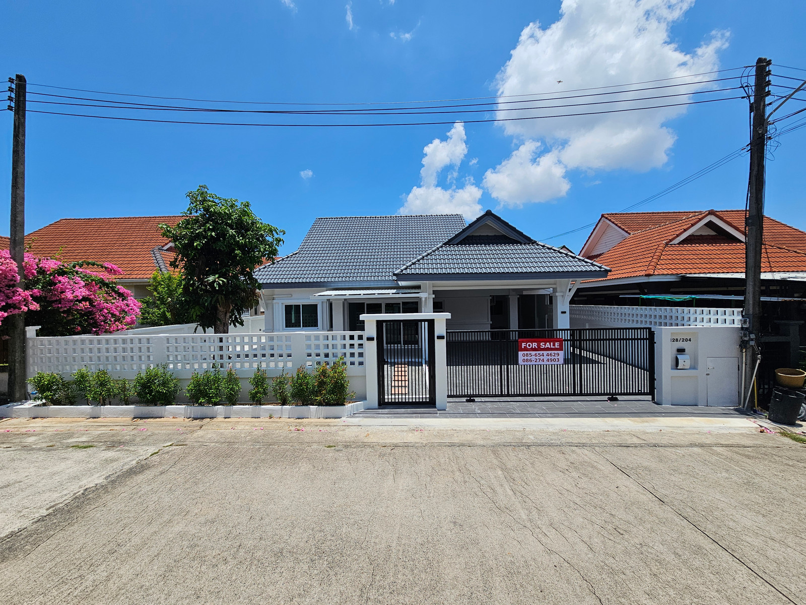 “บ้านเดี่ยวรีโนเวทใหม่ บนที่ดินขนาดใหญ่ 80 ตร.ว. พื้นที่ใช้สอย 230 ตร.ม. ใกล้เมืองภูเก็ต“ “บ้านเดี่ยวรีโนเวทใหม่ บนที่ดินขนาดใหญ่ 80 ตร.ว. พื้นที่ใช้สอย 230 ตร.ม. ใกล้เมืองภูเก็ต“