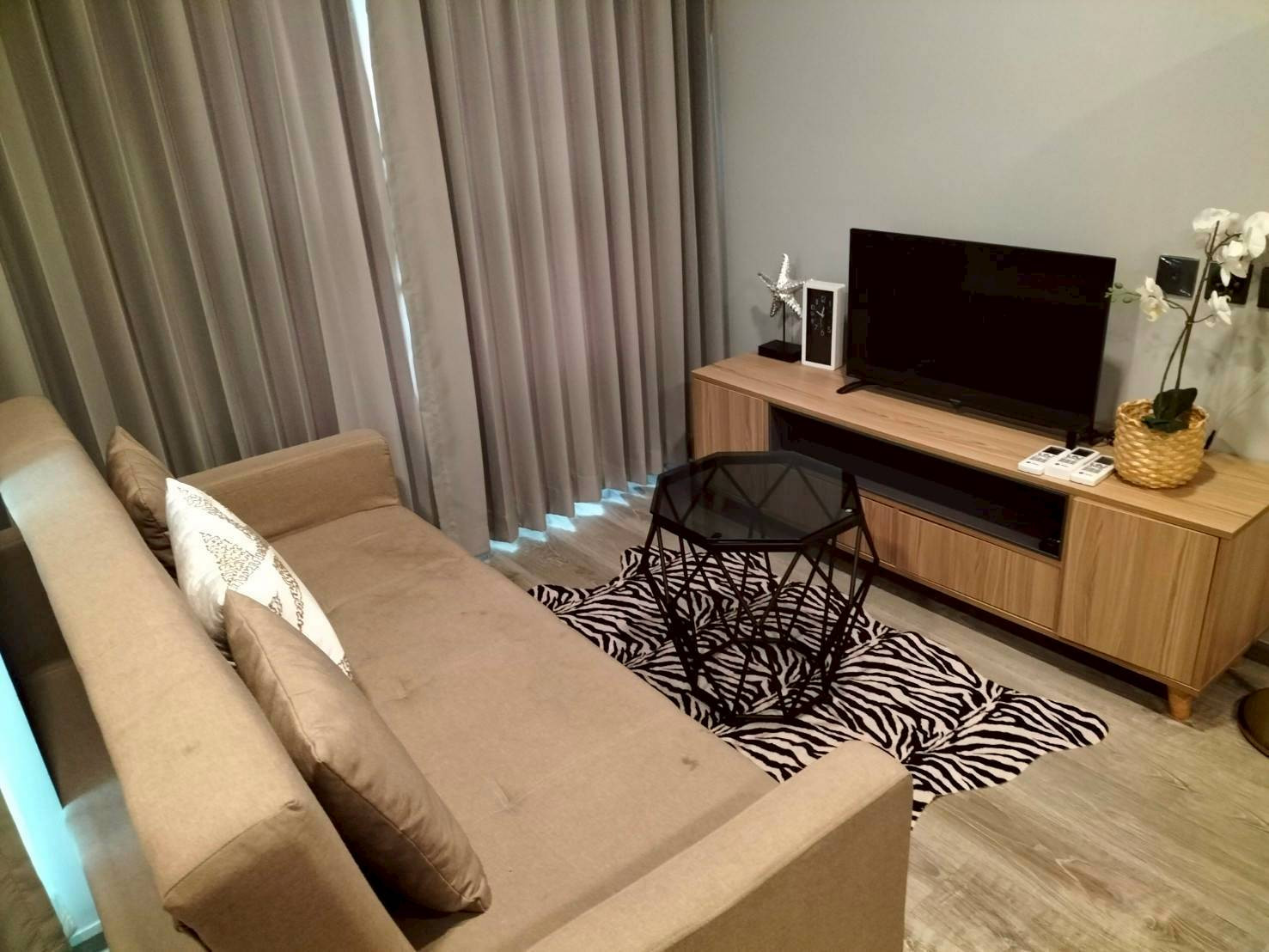 urgent!!! Condo ready to rent Maestro 19, contact 086-4455124.