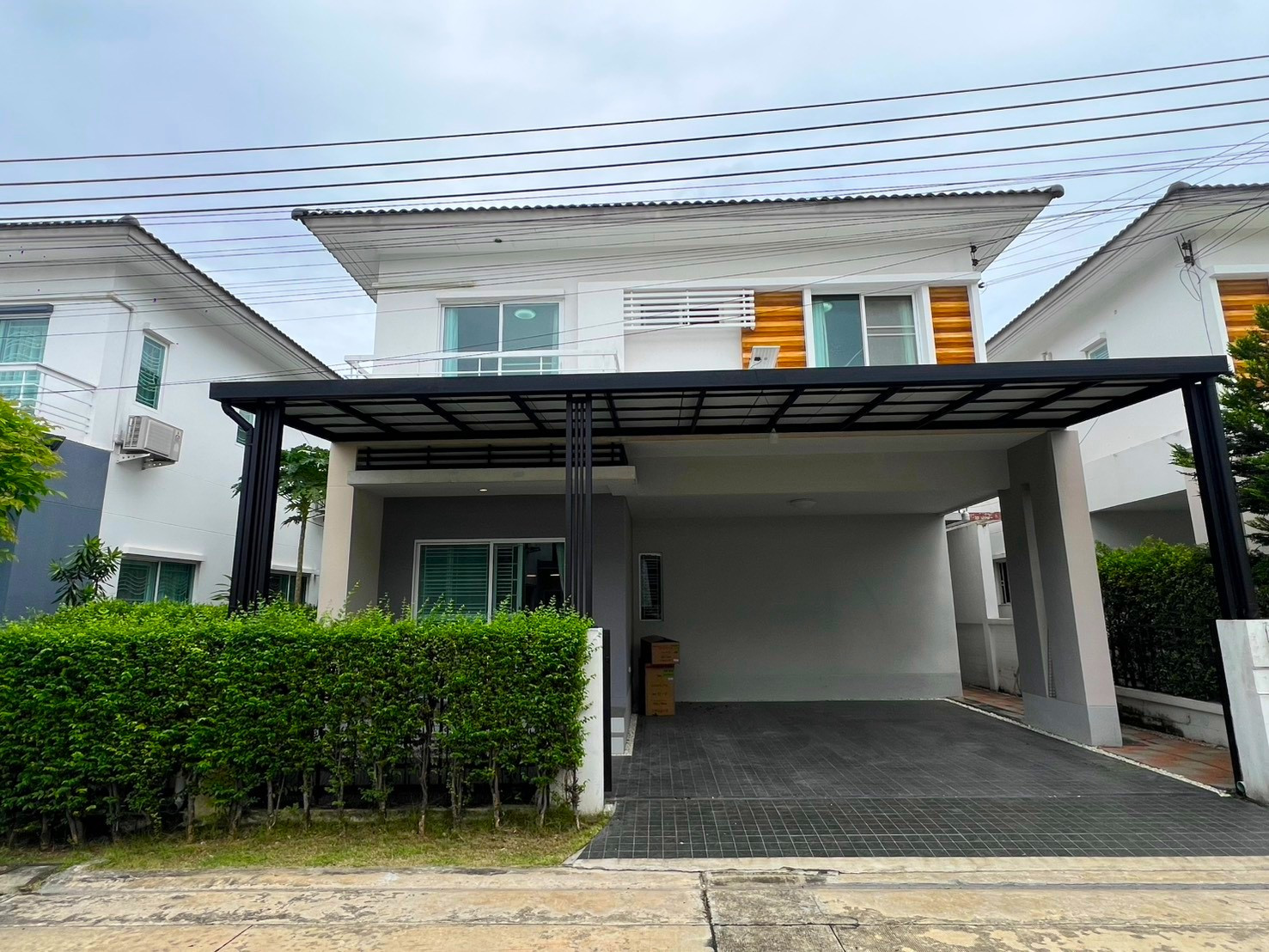Two-story house opposite Central Westville, 3 bedrooms, air conditioning in every room, fully furnished. Two-story house opposite Central Westville, 3 bedrooms, air conditioning in every room, fully furnished.