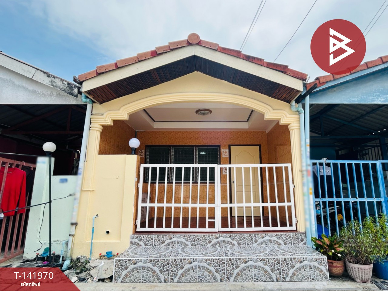 Townhouse for sale, PK 9 Village, Pracha Samakkhi, Phra Samut Chedi, Samut Prakan. Townhouse for sale, PK 9 Village, Pracha Samakkhi, Phra Samut Chedi, Samut Prakan.