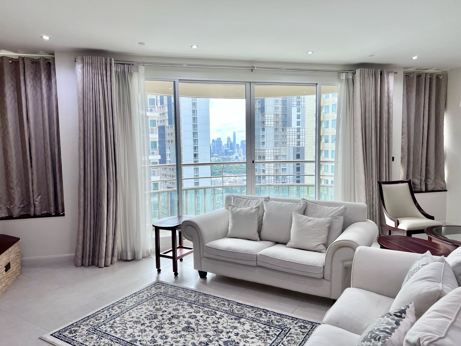 ✨ IDEAL 24 | Rare Full-Floor Residence in Prime Phrom Phong ✨Surrounding view 4 bedroom 327 sqm 60 MB Call 0635925888