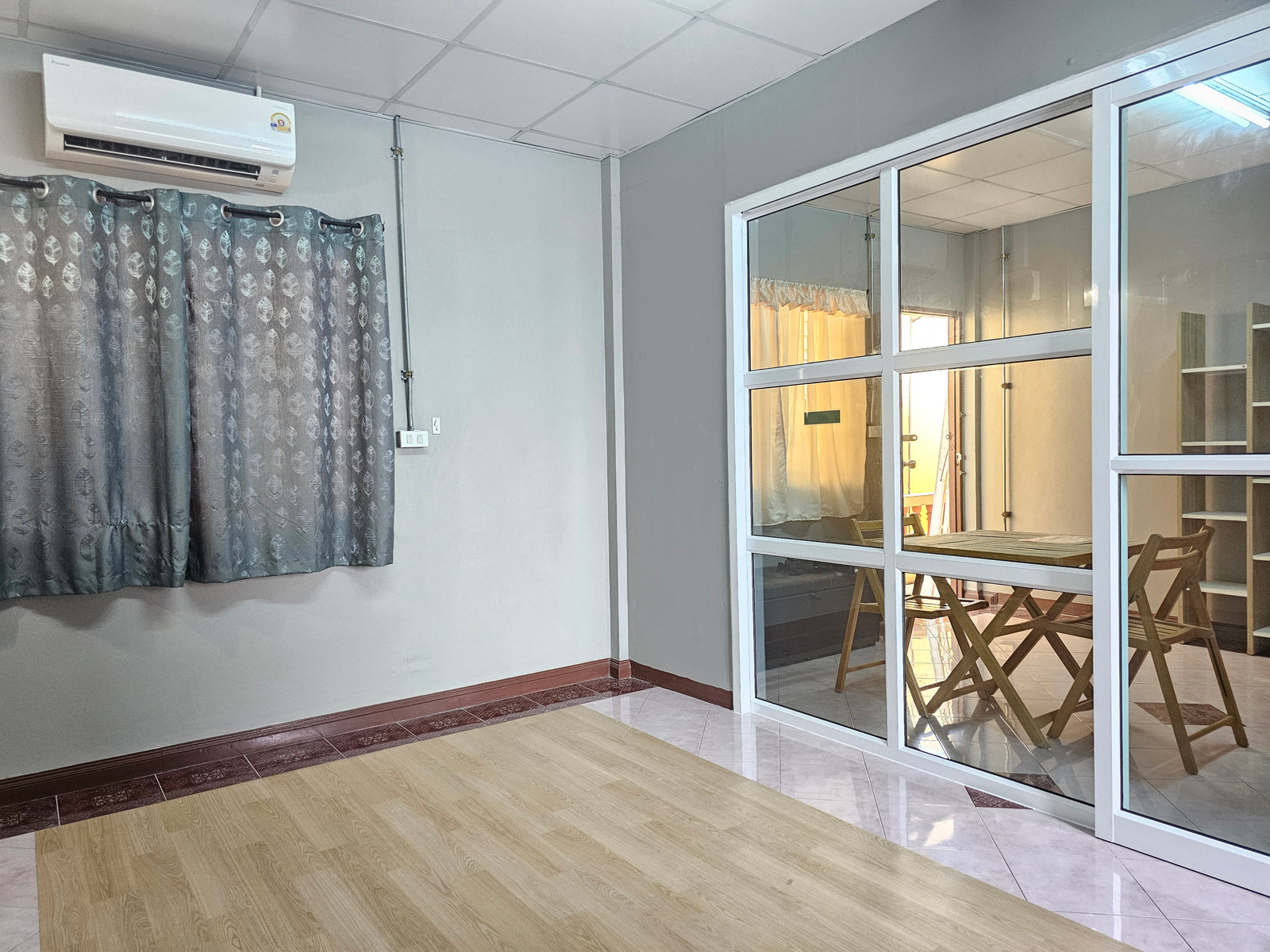 Cheap rooms for rent, Ramkhamhaeng Soi 133, near Kasemrad Hospital. Cheap rooms for rent, Ramkhamhaeng Soi 133, near Kasemrad Hospital.