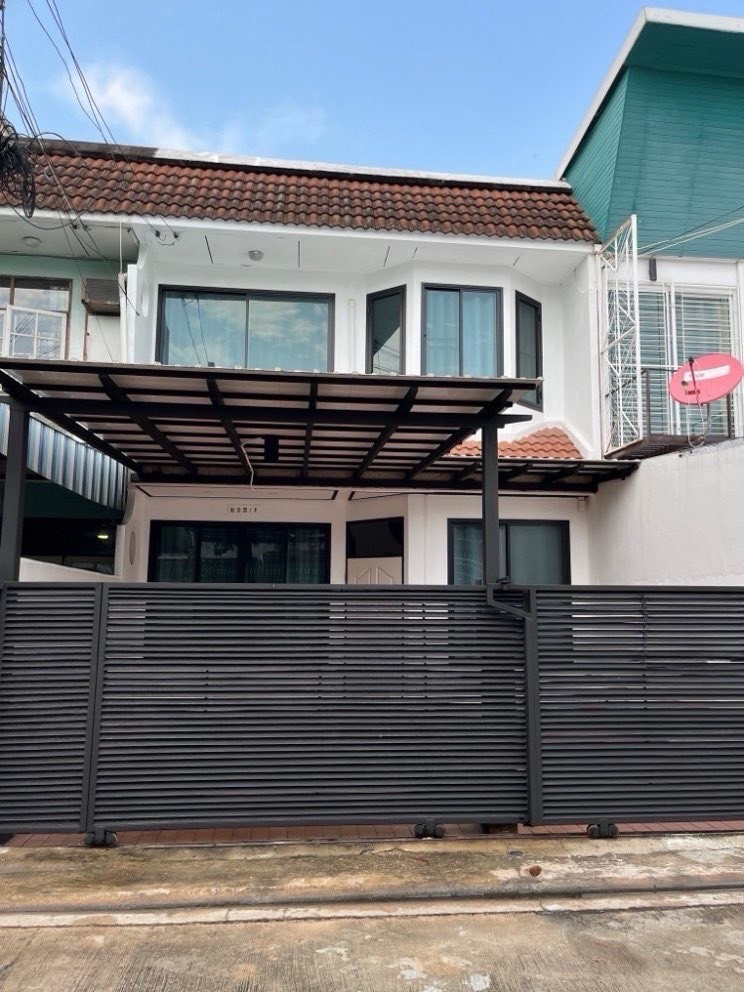 ให้เช่าทาวน์โฮม 2 ชั้น รีโนเวทใหม่ ย่านรัชดา ซอย 3📍 หมู่บ้านอยู่เจริญ รัชดา ซอย 3 ใกล้สถานทูตจีน ทำเลดีมาก ใจกลางรัชดาภิเษก ให้เช่าทาวน์โฮม 2 ชั้น รีโนเวทใหม่ ย่านรัชดา ซอย 3📍 หมู่บ้านอยู่เจริญ รัชดา ซอย 3 ใกล้สถานทูตจีน ทำเลดีมาก ใจกลางรัชดาภิเษก