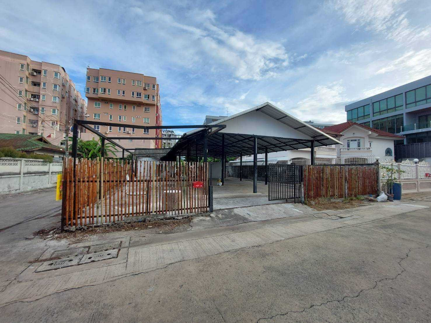 For rent, empty space with structure, trading location, Soi 20 June, Intersection 5 For rent, empty space with structure, trading location, Soi 20 June, Intersection 5
