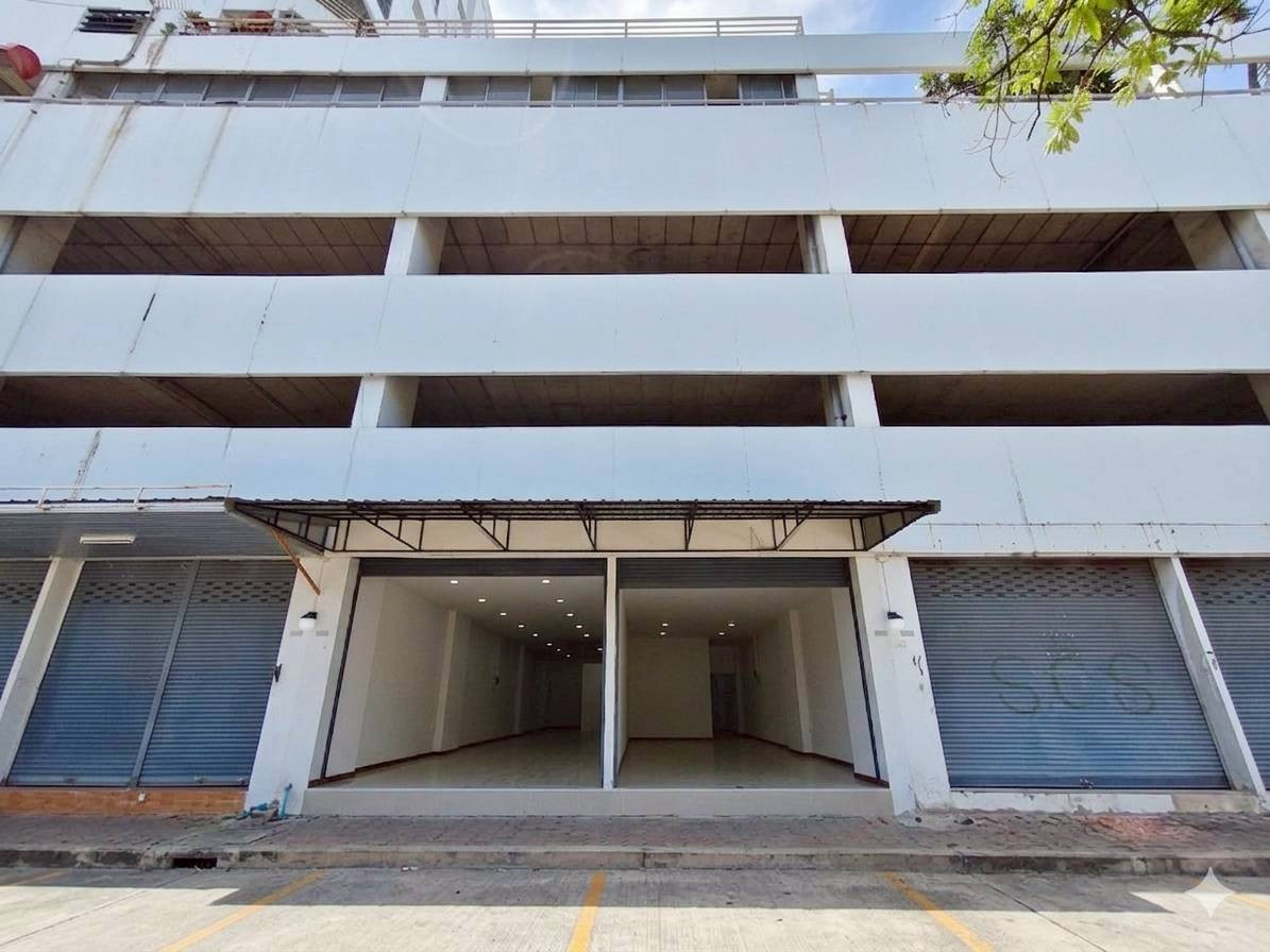 คอนโดชั้นล่าง ใกล้รถไฟฟ้า รีโนเวทสวย กว้าง 75 ตร.ม. เพดานสูง 4 ม. – รูปที่ 2