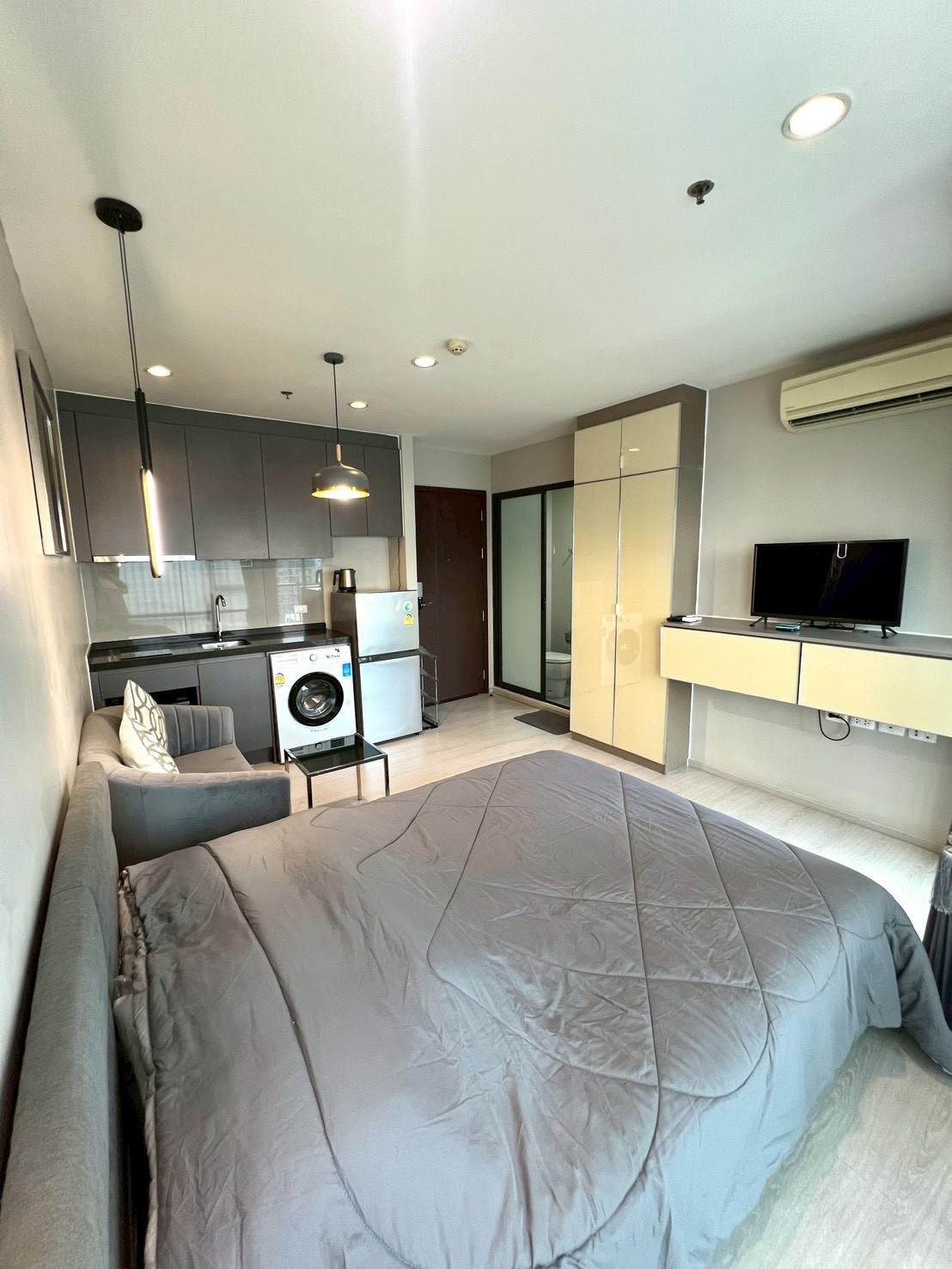 For rent: Rhythm Asoke 1 | MRT Rama 9 & ARL Makkasan, easy travel, near the office. For rent: Rhythm Asoke 1 | MRT Rama 9 & ARL Makkasan, easy travel, near the office.