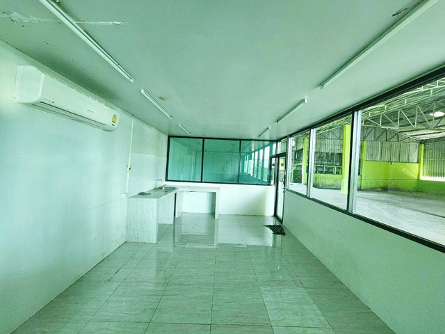 สวนสาธารณะบึงคำพร้อย 850 ม. ปทุมธานี คลอง5 ด่านเก็บเงินธัญบุรี 450ม. โกดัง โรงงาน 700-800 ตร.ม. ลด40% เลียบด่วนลำลูกกา พร้อมออฟฟิศ 4 ห้อง – รูปที่ 3