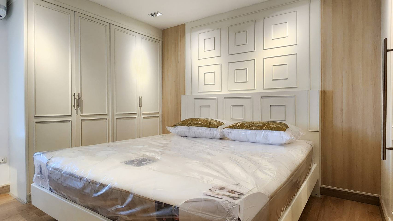 ห้องสวยให้เช่า ศุภาลัย ปาร์ค พหลโยธิน 21 ให้เช่า ติด BTS พหลโยธิน 24 เนื้อที่ 43 ตรม 1 ห้องนอน 1 ห้องน้ำ 1 ระเบียง เช่า 15,000 บาท สรัญญา เอสเตท 089 897 7920 ลายน์ ไอดี ssorrakrai ห้องสวยให้เช่า ศุภาลัย ปาร์ค พหลโยธิน 21 ให้เช่า ติด BTS พหลโยธิน 24 เนื้อที่ 43 ตรม 1 ห้องนอน 1 ห้องน้ำ 1 ระเบียง เช่า 15,000 บาท สรัญญา เอสเตท 089 897 7920 ลายน์ ไอดี ssorrakrai