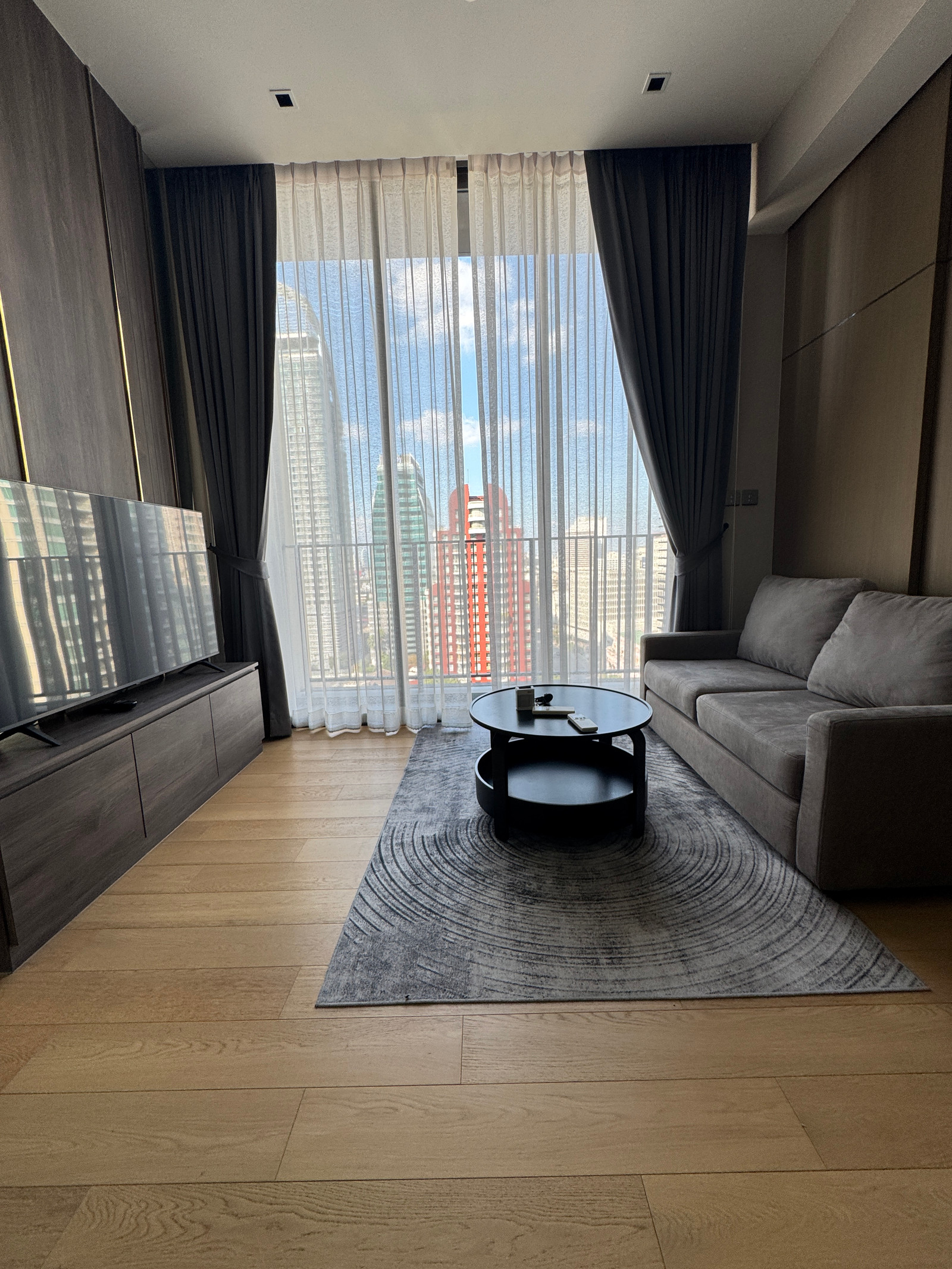 For Sale with tenant 28 Chidlom ห้องหรู 1 นอนชิดลม สเปซโปร่งวิวเมืองโล่ง แต่งครบพร้อมผู้เช่าได้ Passive Income ทันที For Sale with tenant 28 Chidlom ห้องหรู 1 นอนชิดลม สเปซโปร่งวิวเมืองโล่ง แต่งครบพร้อมผู้เช่าได้ Passive Income ทันที