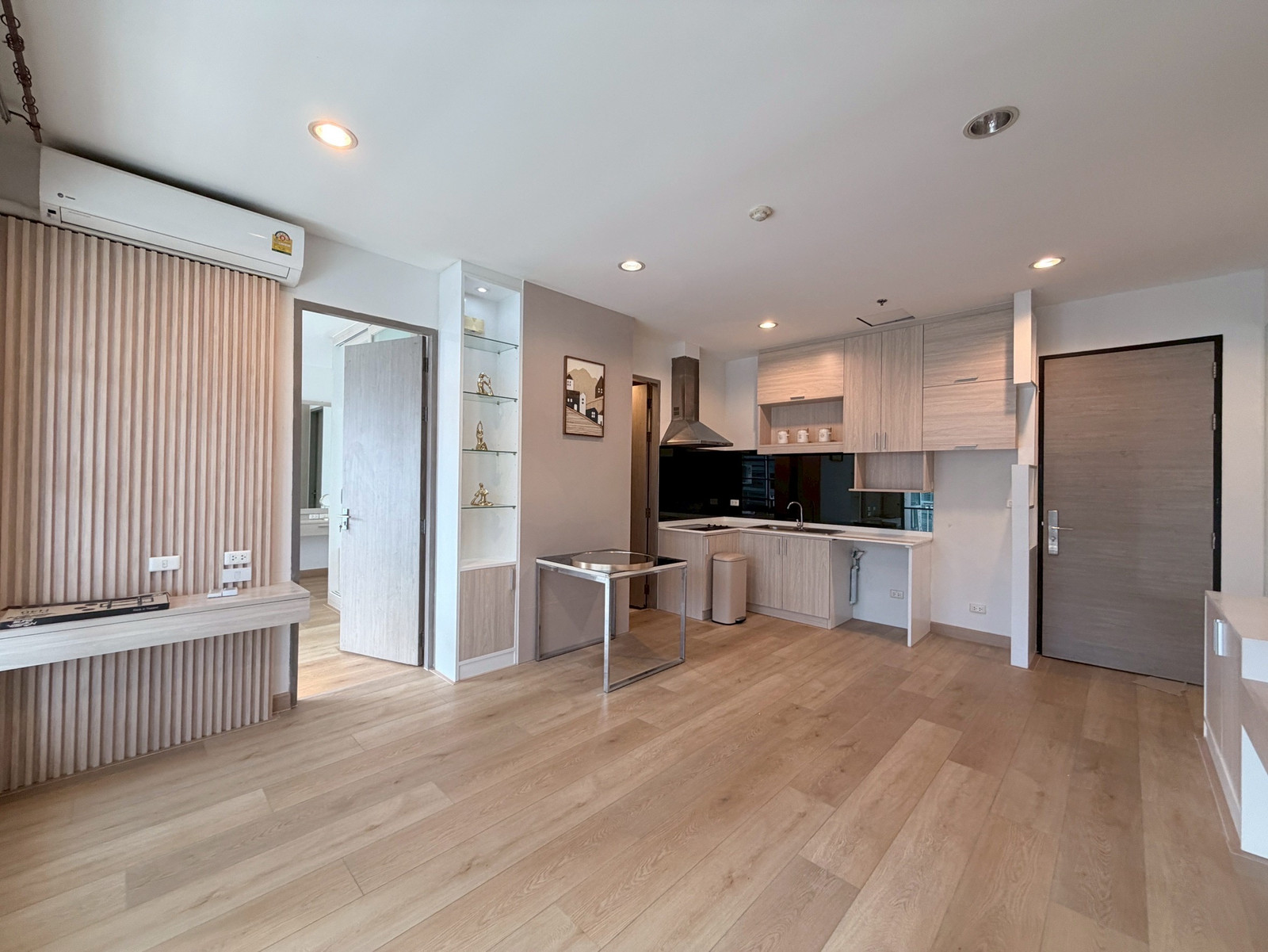 For rent, 2 bedrooms, 2 bathrooms, Baan Klang Krung Siam Pathumwan, Baan Klang Krung Siam Pathumwan. For rent, 2 bedrooms, 2 bathrooms, Baan Klang Krung Siam Pathumwan, Baan Klang Krung Siam Pathumwan.