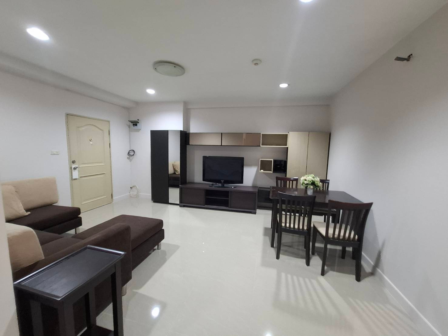 Spacious Home-Like Condo! 73.51 sq.m. Near Bang Sue District Office & MRT Bang Sue – For Sale: Baan Ing Rak Condo, 3 Bedrooms, 2 Bathrooms, Fully Furnished Spacious Home-Like Condo! 73.51 sq.m. Near Bang Sue District Office & MRT Bang Sue – For Sale: Baan Ing Rak Condo, 3 Bedrooms, 2 Bathrooms, Fully Furnished
