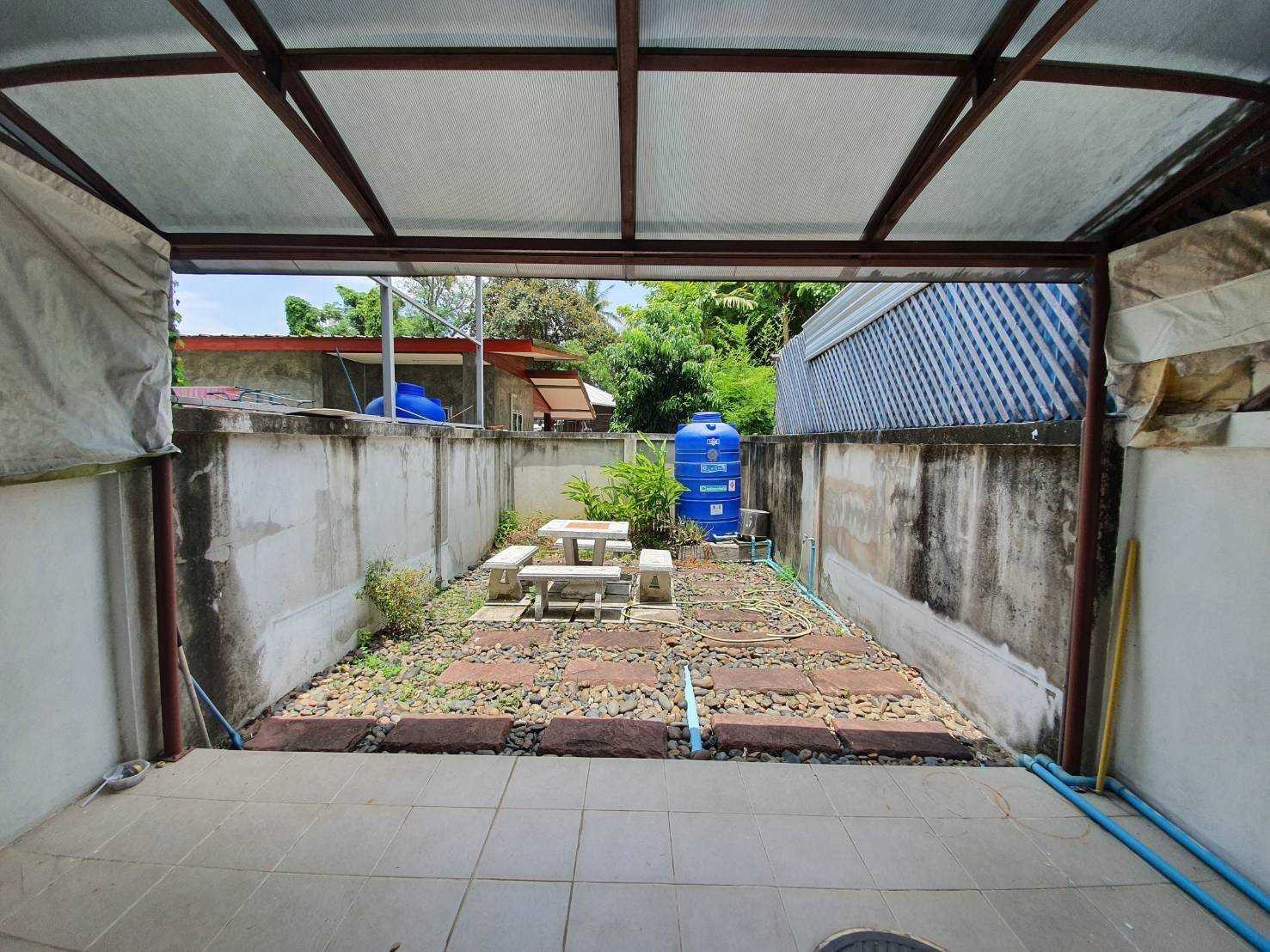 Commercial building, San Sai Luang