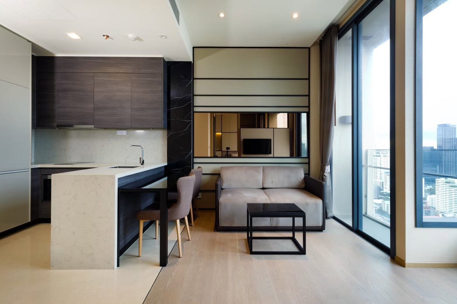 ST615/Rent directly from  THE ESSE Asoke, 32nd floor (44 sq m.), north side, block view. Luxuriously decorated with built-ins, 2 TVs, in the heart of Asoke.