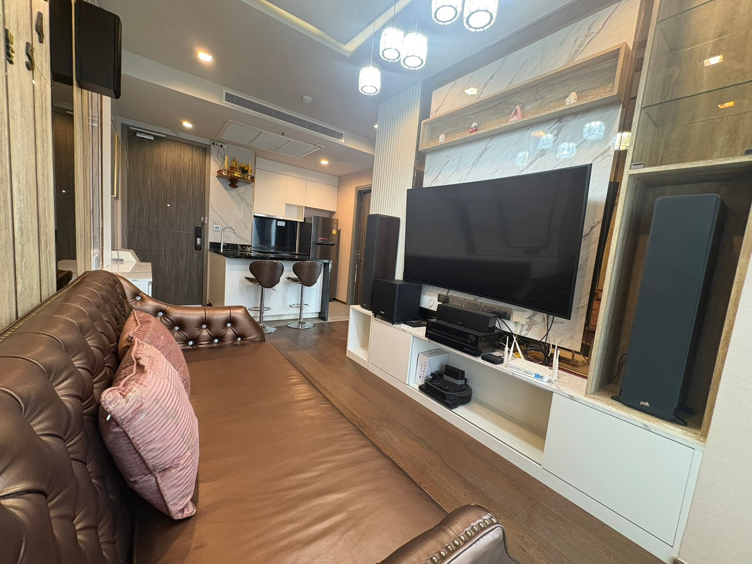 Luxury Corner Unit with Stunning Views! For Sale: Ideo Q Victory Condominium 43.85 Sq.m. | 26th Floor | Next to Century The Movie Plaza & BTS Victory Monument Luxury Corner Unit with Stunning Views! For Sale: Ideo Q Victory Condominium 43.85 Sq.m. | 26th Floor | Next to Century The Movie Plaza & BTS Victory Monument