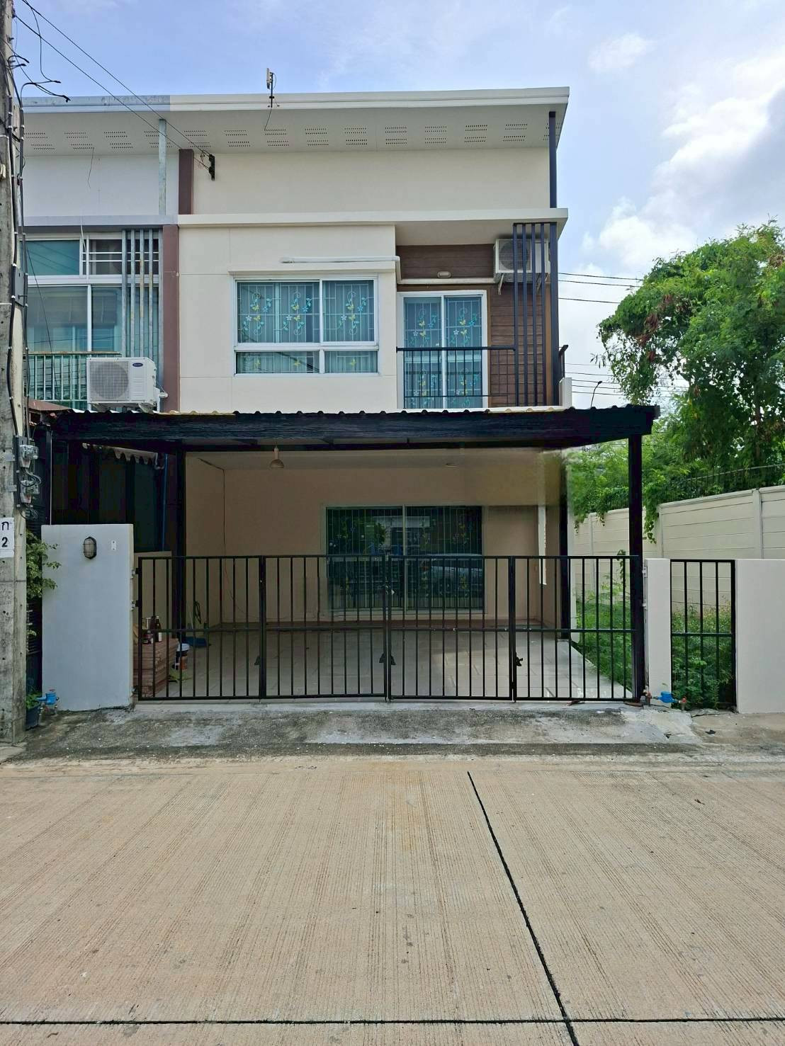 Urgent sale, renovated house Village Light Village, Soi Phatthanakan 38, corner house, lots of space, opposite the clubhouse, swimming pool (N.2171) Urgent sale, renovated house Village Light Village, Soi Phatthanakan 38, corner house, lots of space, opposite the clubhouse, swimming pool (N.2171)