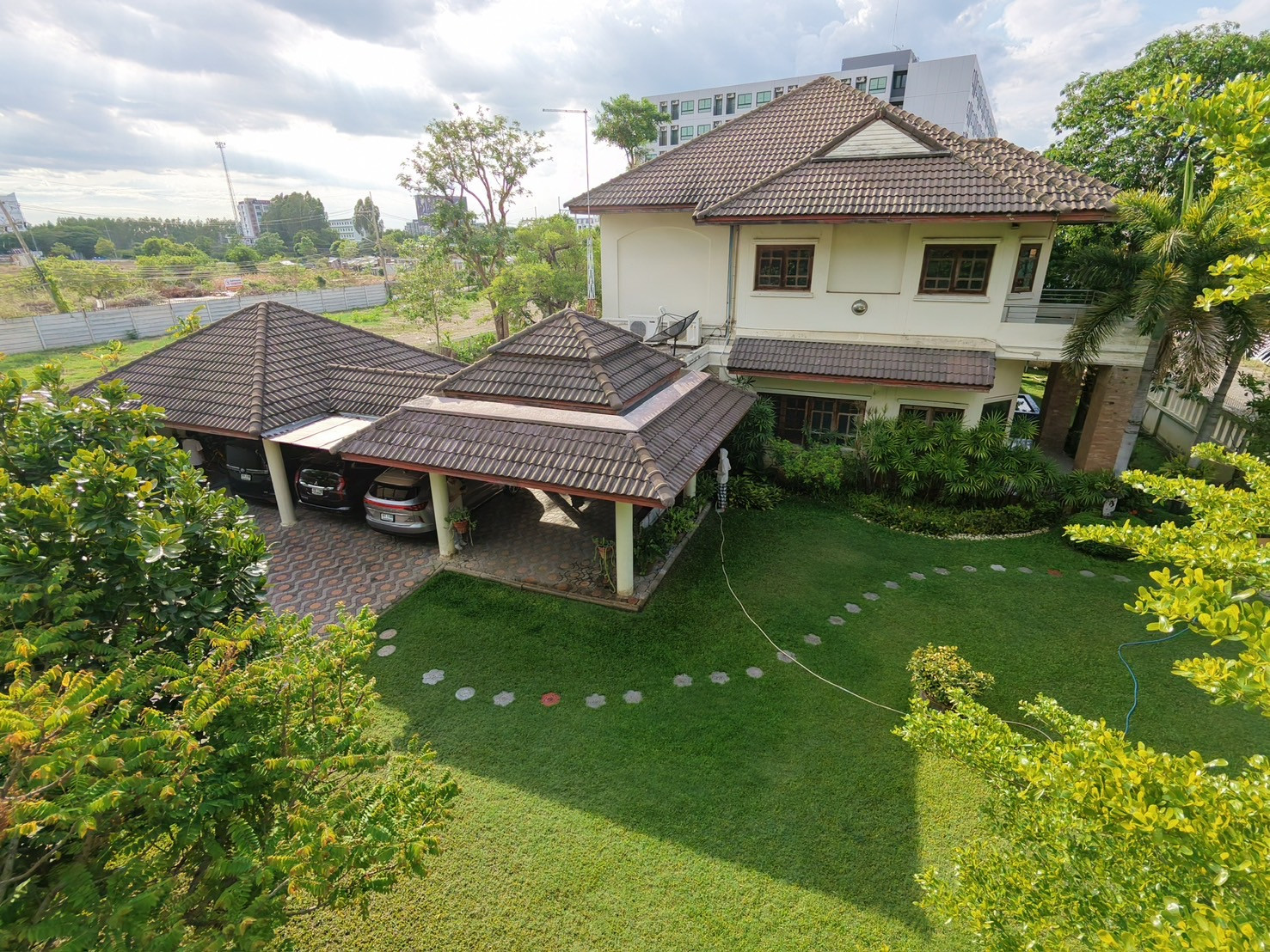 ขาย บ้านเดี่ยวไม้สักทั้งหลัง บนที่ดิน 300 ตร.ว. หลัง Central อยุธยา เพียง 1.4 กม. ขาย บ้านเดี่ยวไม้สักทั้งหลัง บนที่ดิน 300 ตร.ว. หลัง Central อยุธยา เพียง 1.4 กม.