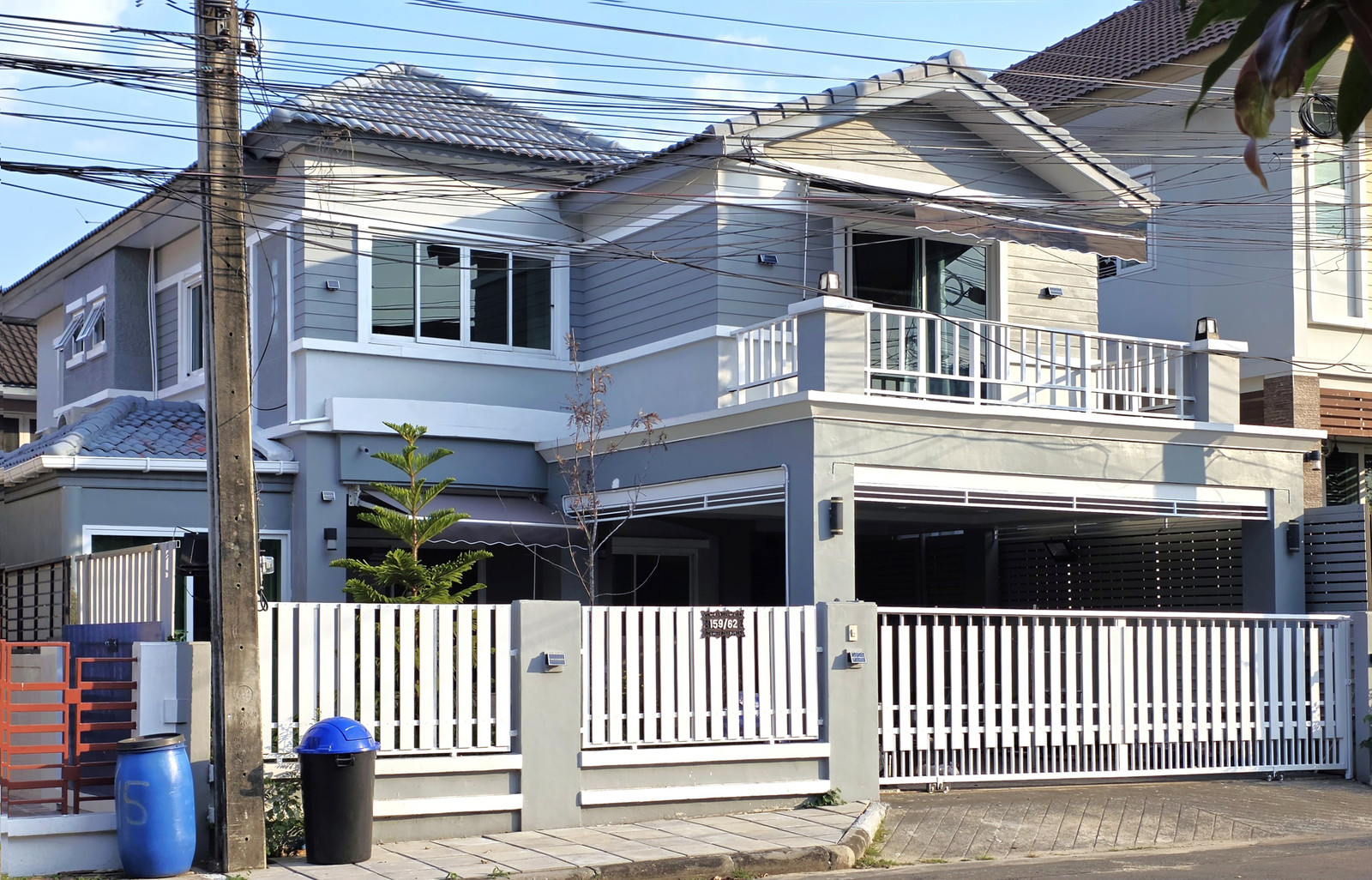 Single house, Residence Park Chuan Chuen City, Ramintra 65, Watcharaphon, Khubon, 4 bedrooms, 4 bathrooms, fully furnished, air conditioning, new cabinet beds in every bedroom, parking for 2 cars, road in front of the house is 12 meters wide. Details Single house, Residence Park Chuan Chuen City, Ramintra 65, Watcharaphon, Khubon, 4 bedrooms, 4 bathrooms, fully furnished, air conditioning, new cabinet beds in every bedroom, parking for 2 cars, road in front of the house is 12 meters wide. Details