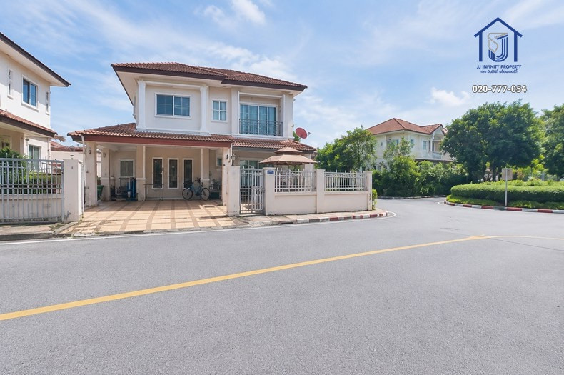 2-story detached house for sale, Burirom Village, Ramintra, Soi Khubon 41, corner house, near the Pink Line MRT.