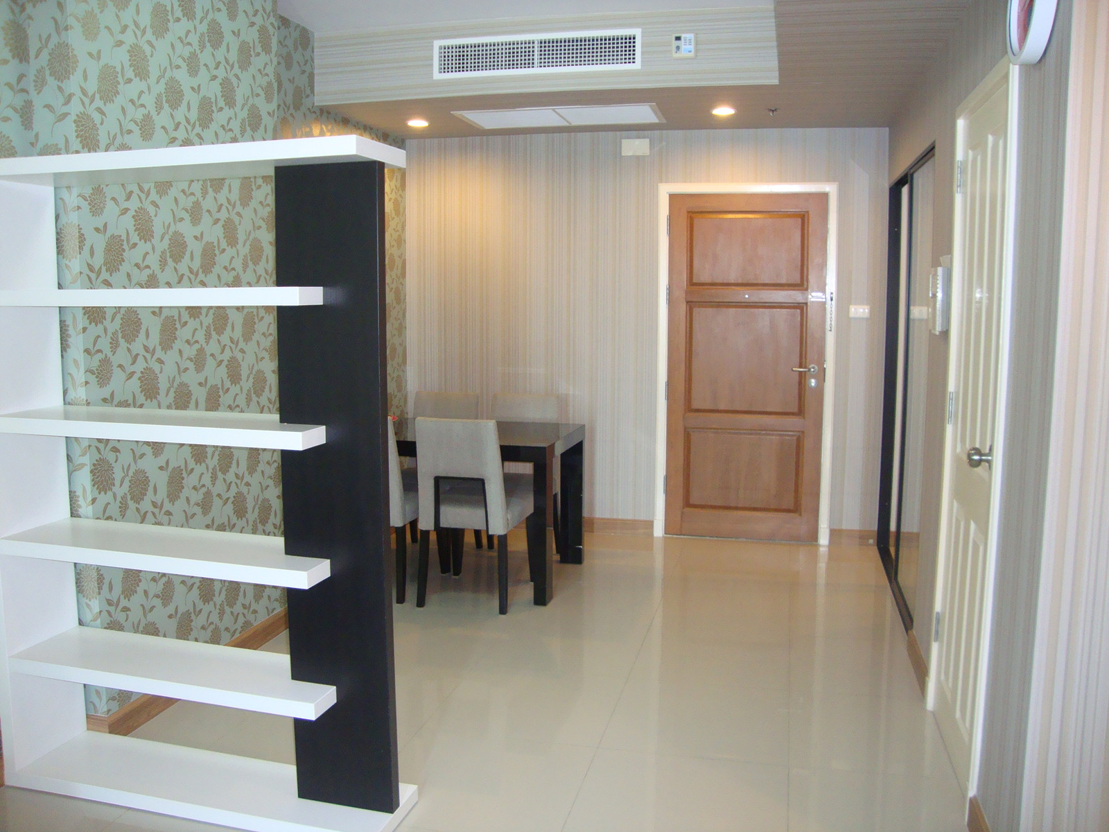 Condo for urgent sale, 1 bedroom, 1 bathroom, 1 kitchen, 1 storage room, 1 living room, size 52 square meters, 12A floor, Supalai Premier Ratchada Narathiwat Sathorn project.