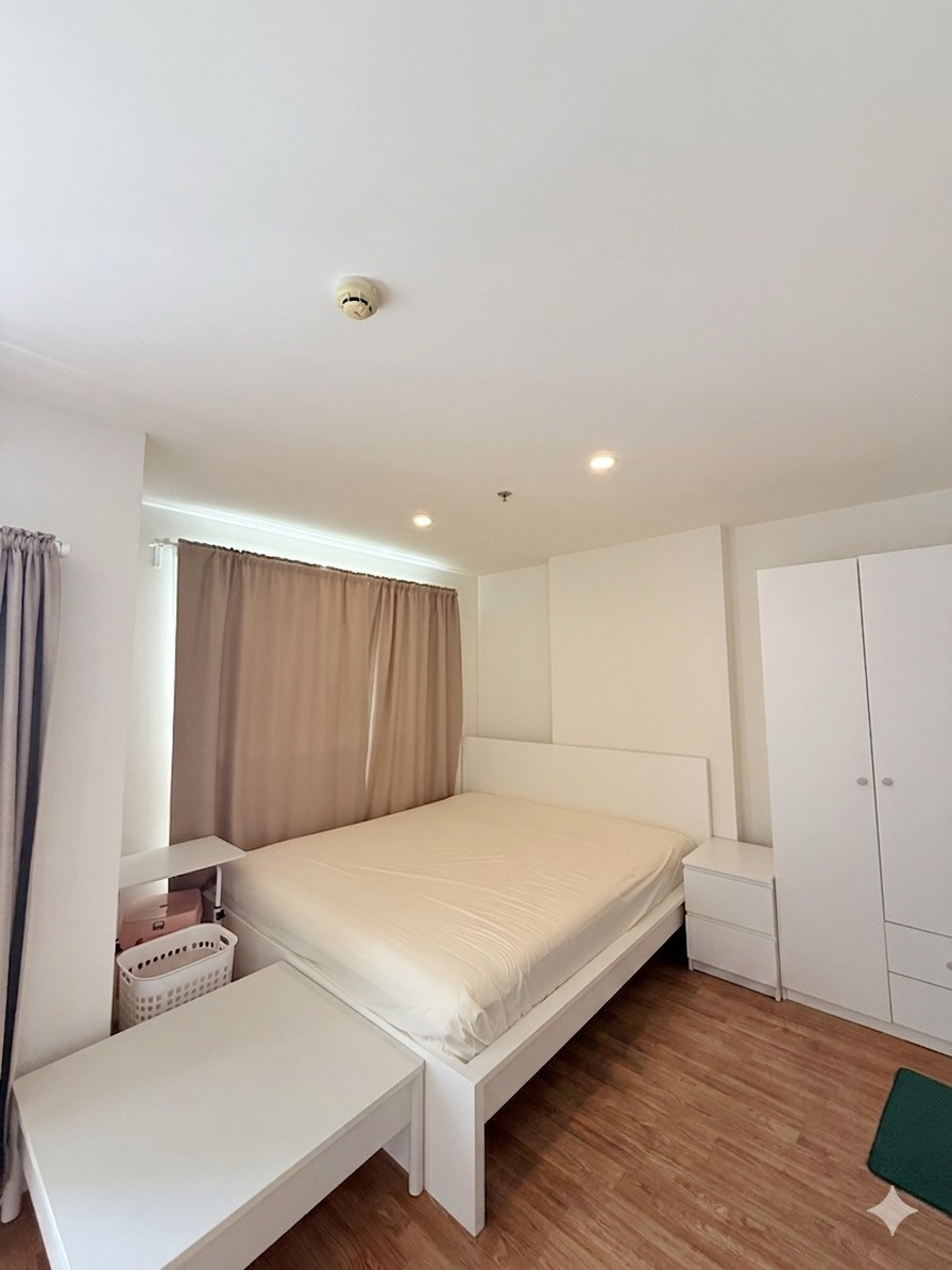 **ห้องนี้ให้เช่าและขาย**ให้เช่าและขายคอนโดลุมพินีพาร์ค บรมราชชนนี สิรินธรในซอยรุ่งประชา
อยู่สงบ เดินทางสะดวก ใกล้ รพ. เจ้าพระยา ตาหูคอจมูก มธ. 
ราคา 9000 ต่อเดือน ไม่รวมจอดรถ
ค่าที่จอดเดือนละ 500 บาท ไม่ใช้ไม่เสีย
มีเครื่องทำน้ำอุ่น ไม่มีเครื่องซักผ้า
ราค – รูปที่ 3