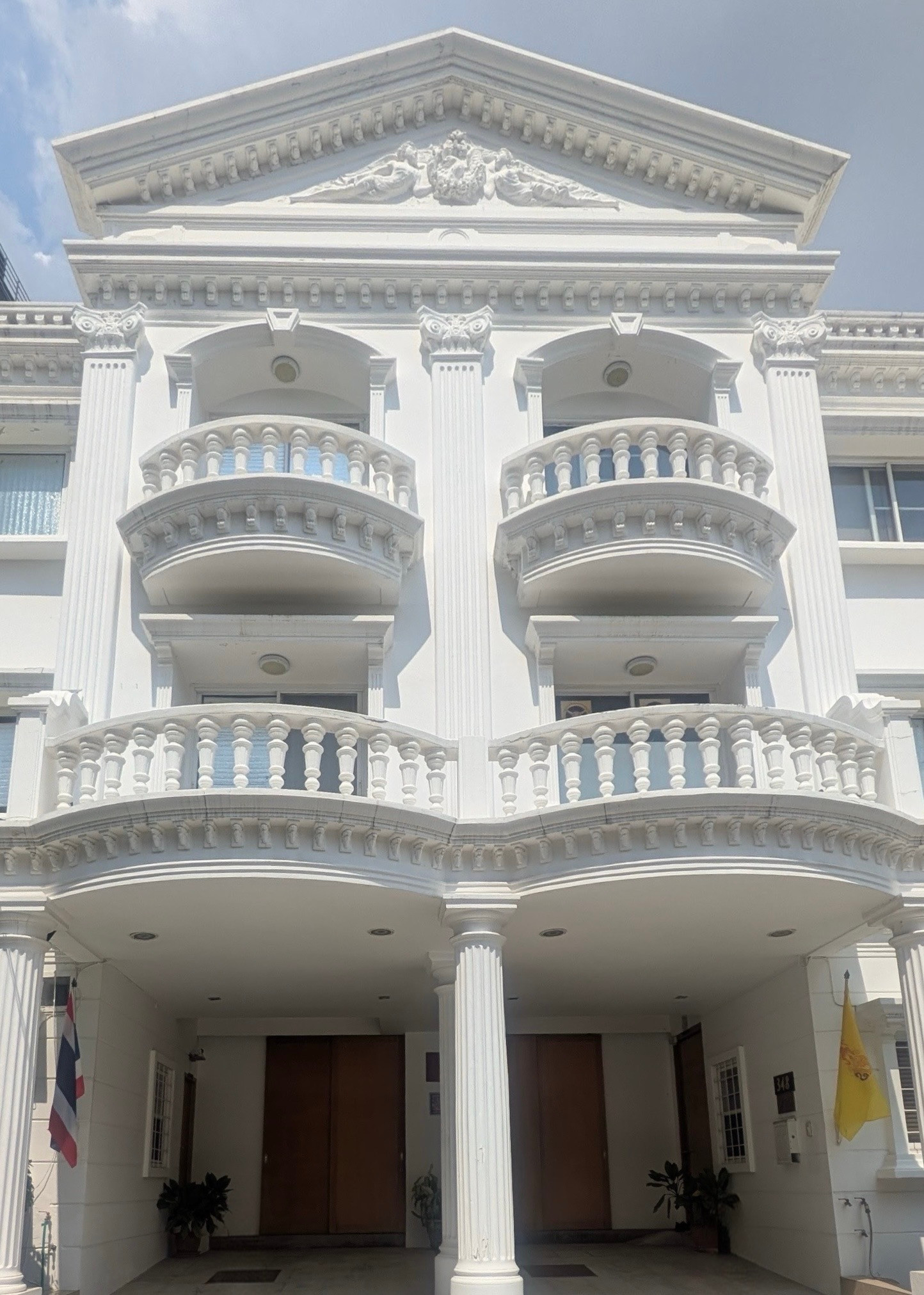 Sell/Rent 2 townhouses (connecting as one big townhouse unit) located in Sukhumvit Garden City Village, Soi Sukhumvit 79 near BTS Onnut Sell/Rent 2 townhouses (connecting as one big townhouse unit) located in Sukhumvit Garden City Village, Soi Sukhumvit 79 near BTS Onnut