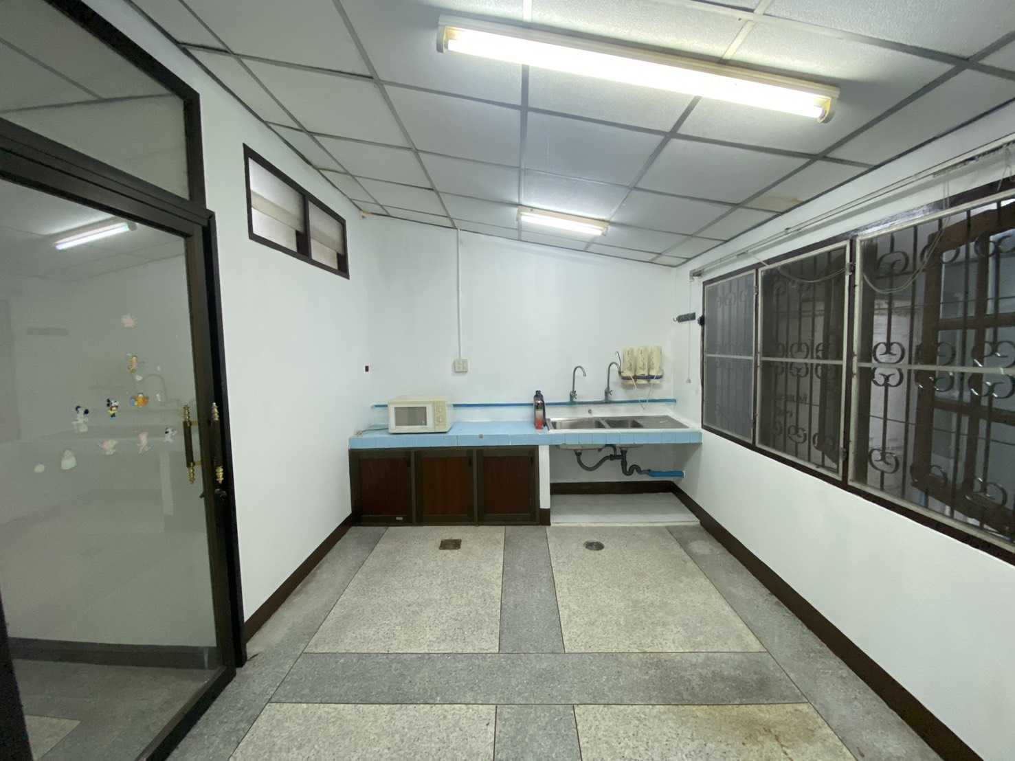 บ้านในเมือง สภาพดี ใกล้โรงเรียนโรจนวิทย์ เข้า–ออกสะดวก – รูปที่ 3