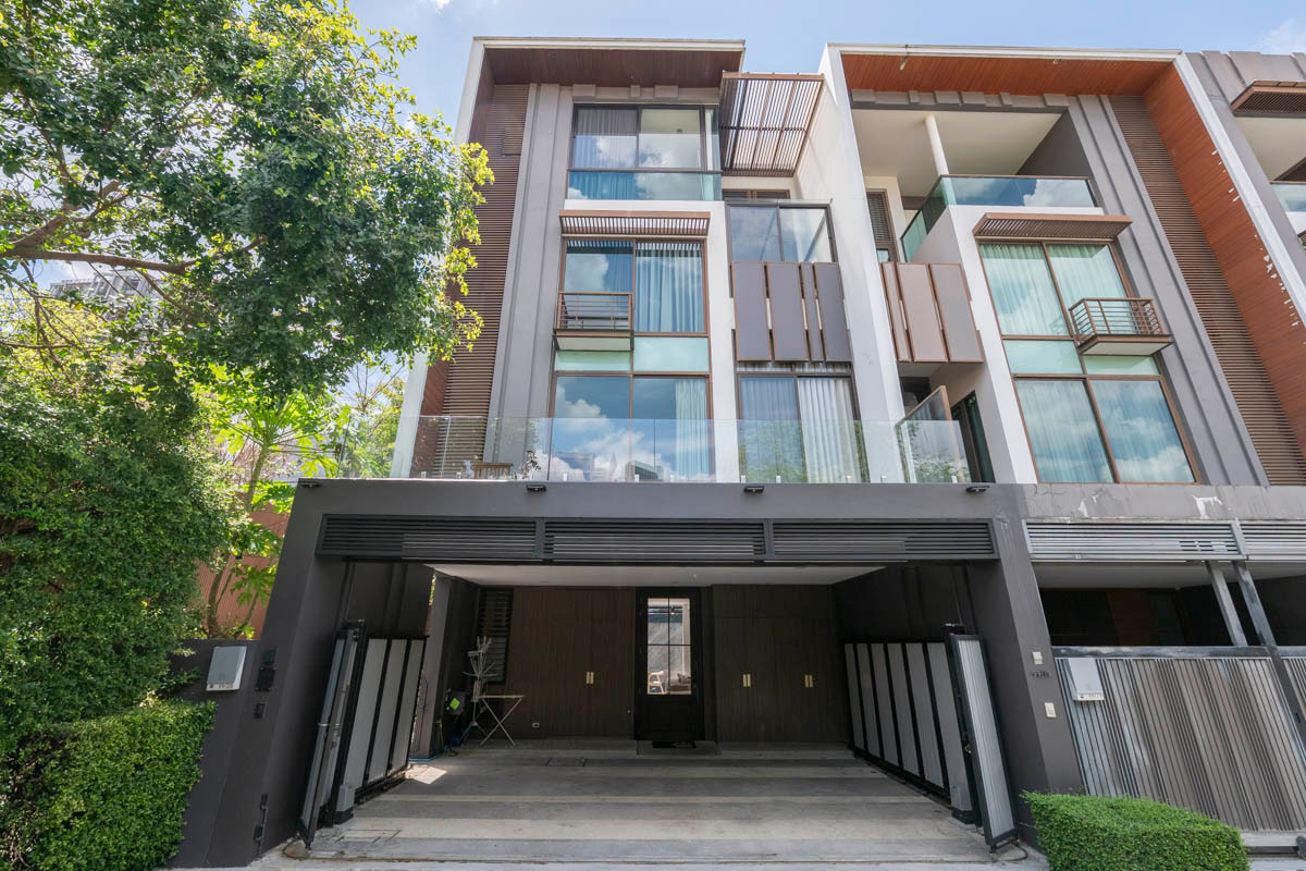 [Rare Item] ขาย Luxury Private Residence | ทาวน์โฮม 4 ห้องนอน สุขุมวิท 65 พื้นที่ 380 ตรม. สนใจติดต่อ 📲 093-616-4456