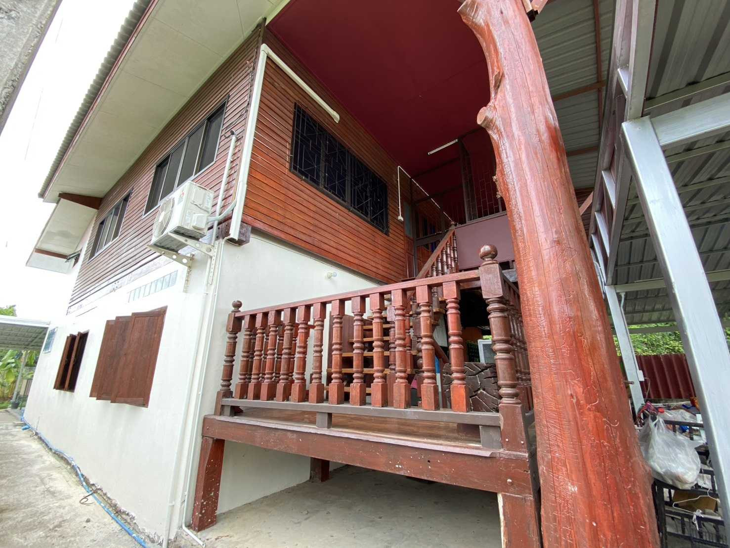 บ้านหลังใหญ่ พื้นที่ใช้สอย 300 ตร.ม. พร้อมสวนรอบบ้าน – รูปที่ 3