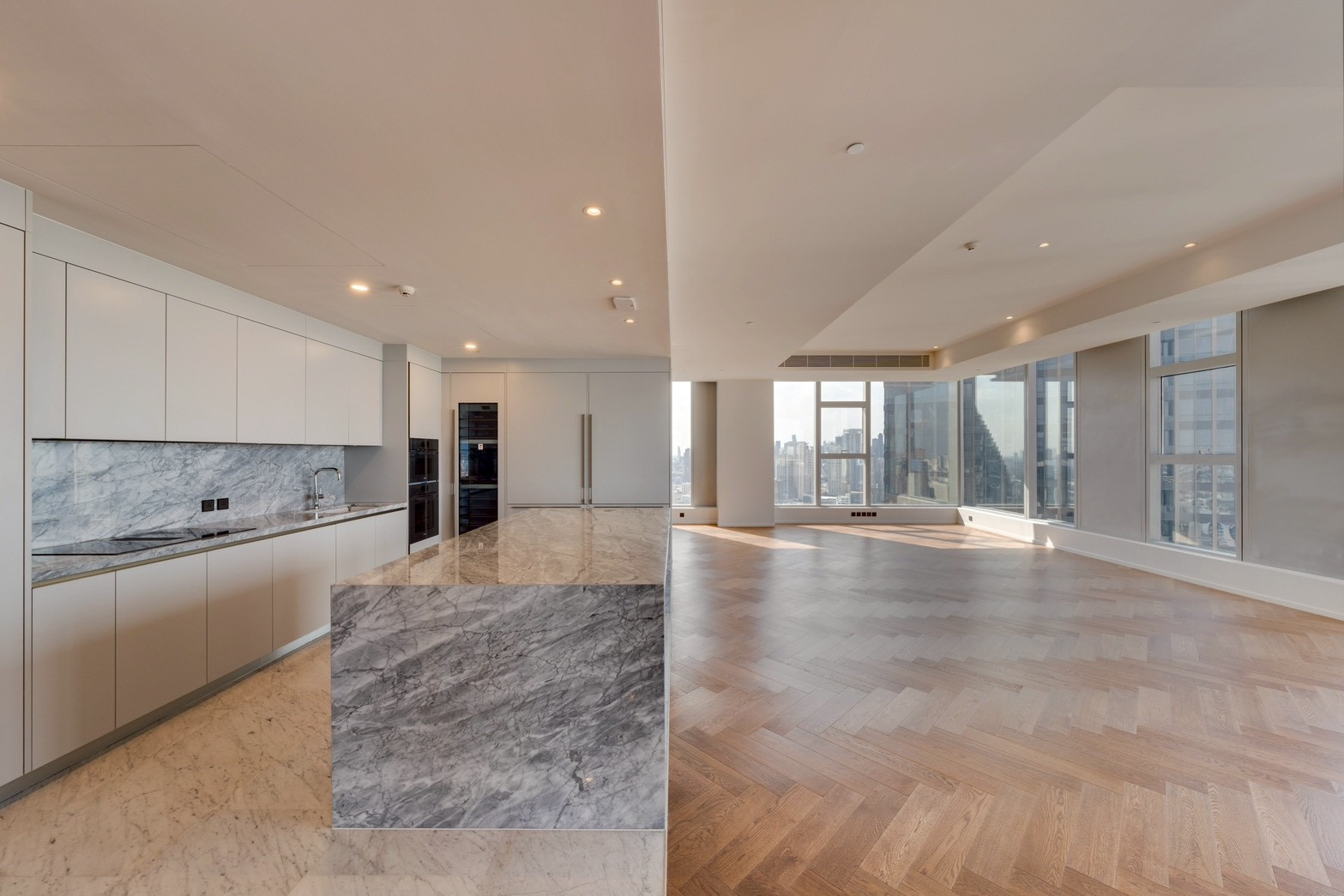 Urgent sale! Whole floor penthouse (Whole Floor) The Residences 38, giant size, 426 sq m, 5 bedrooms, panoramic view of the water curve and city.