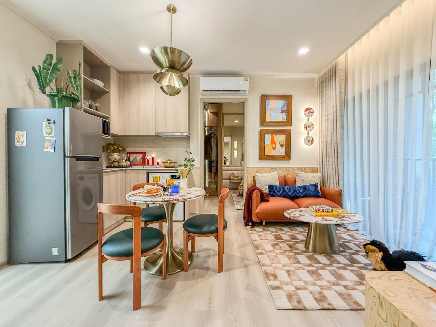 Condo that allows pets, XT10 Ekamai, great, close to Donkey, great price.