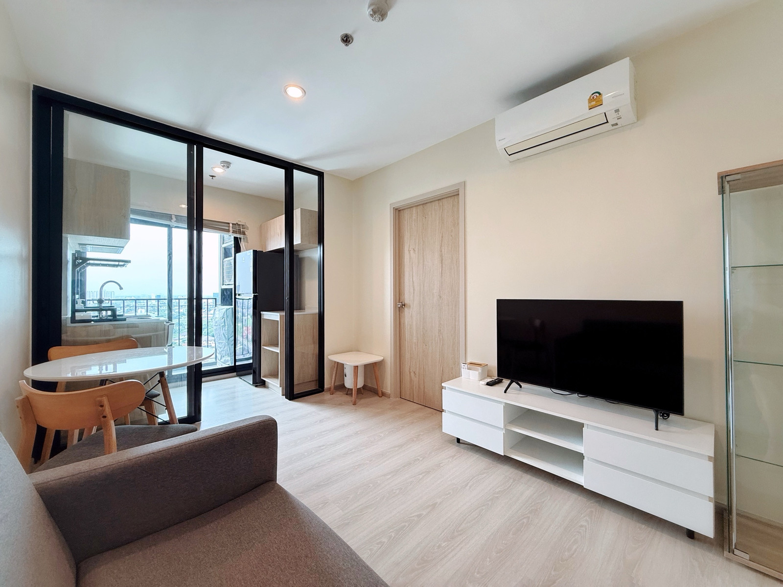 🔥 [ For Sale ] - [ Nue Noble Srinakarin-Lasalle] / Fully furnished 1 Bedroom 1 Bath. Very new room. Close to MRT Si Lasalle and Thai-Singapore international school 2.45 MB  👍