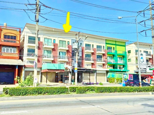 MRT KhlongBangPhai 4.33km. Bang Kruai-SaiNoi Chaiyaphruek intersection . Four-story commercial build