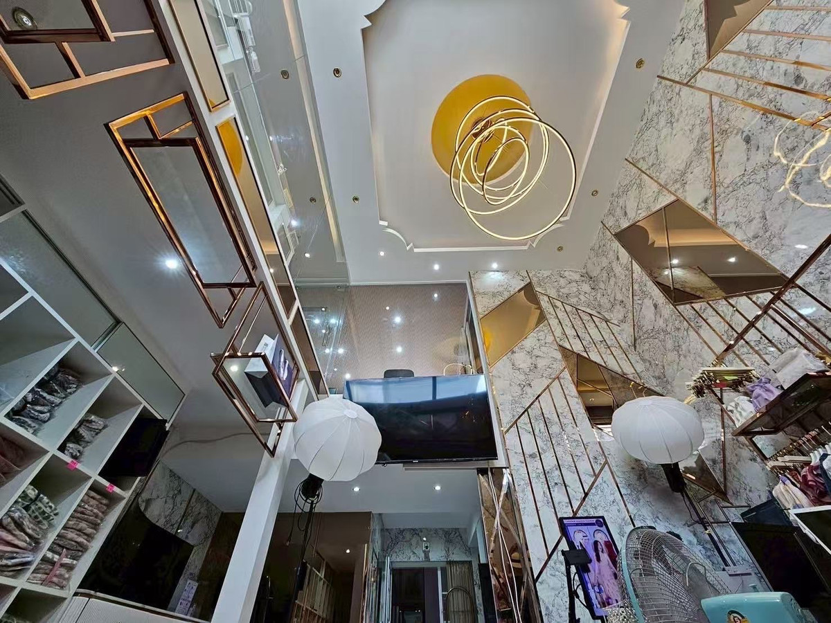 บิ๊วอินสวยหรู  หลังมุม คุ้มค่า ! ปล่อยเช่า โฮมออฟฟิศ 3.5 ชั้น โครงการ ดิสทริค เอกมัย - รามอินทรา（  District Ekkamai - Ramintra ) 23.9 ตร.วา  ใกล้เซ็นทรัล อีสต์วิลล์ ! ด่วน – รูปที่ 4
