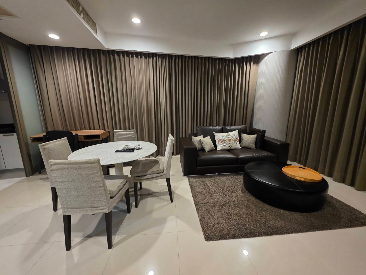 For Rent Baan Rajprasong area 87 sqm 1 Bed + Plus Price 55k  