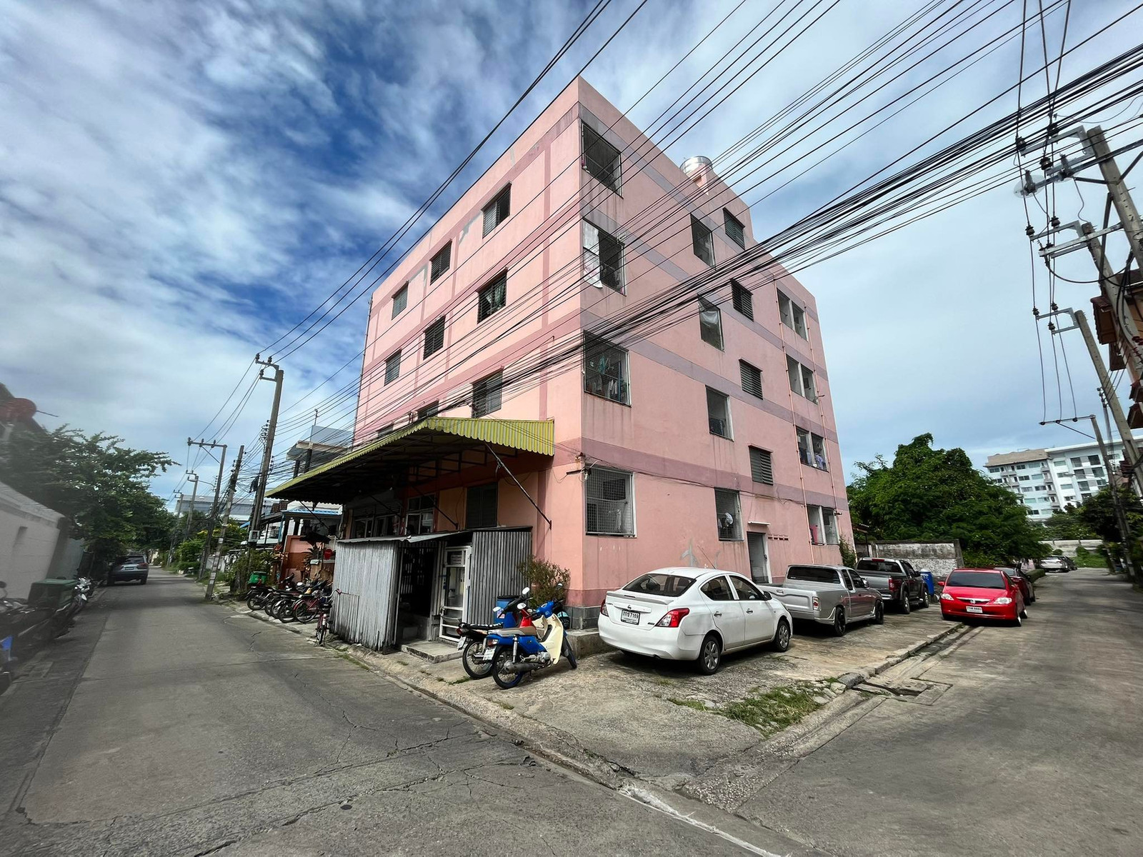 On Nut dormitory for sale Earn interest at 9% per year On Nut dormitory for sale Earn interest at 9% per year