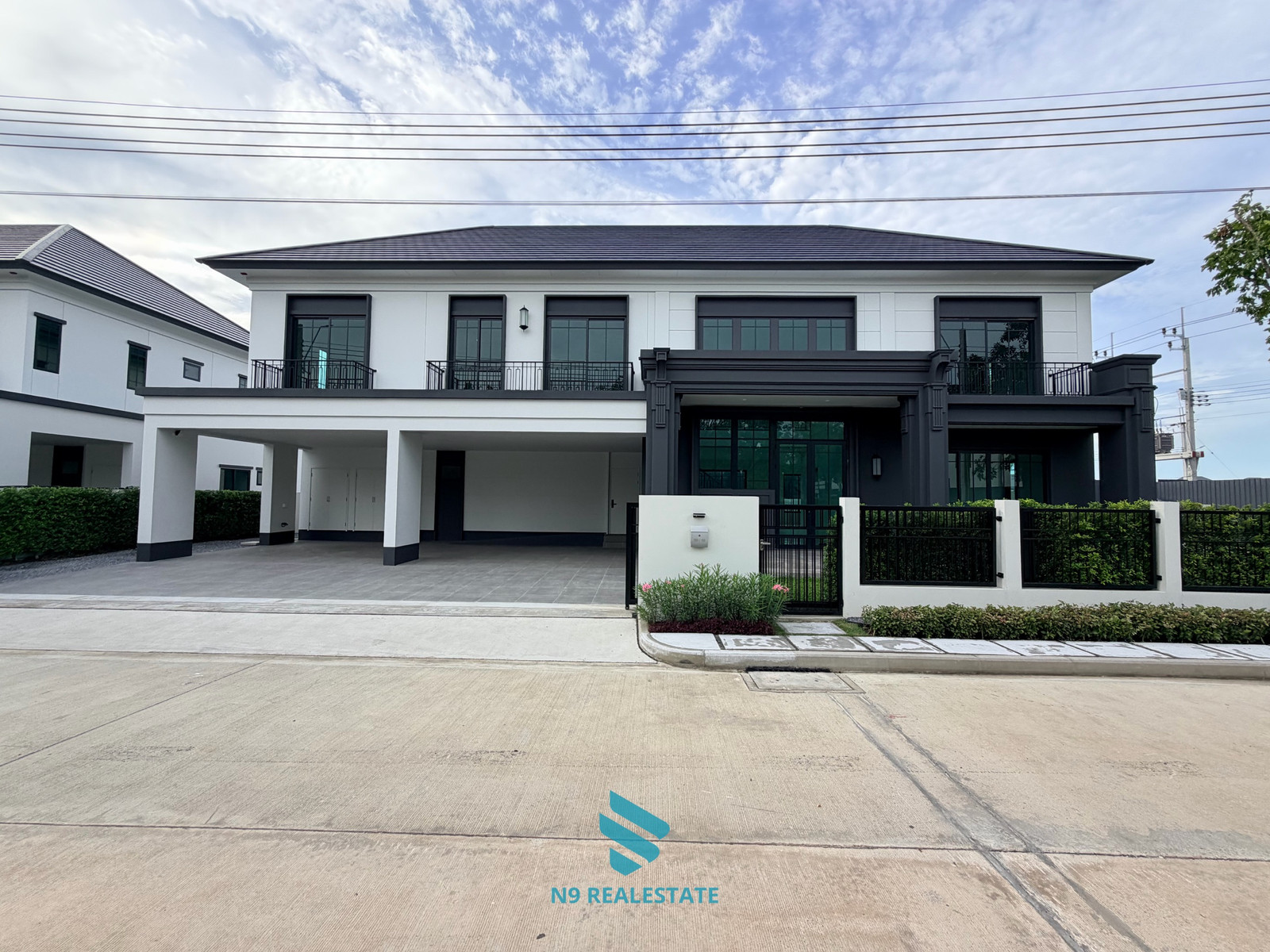 Largest detached house (front garden/back corner), land 156 sq m, 5 bedrooms, last plot!!! setthasiri Great Wongwaen Chatuchot, message me quickly before it's gone!!! Largest detached house (front garden/back corner), land 156 sq m, 5 bedrooms, last plot!!! setthasiri Great Wongwaen Chatuchot, message me quickly before it's gone!!!