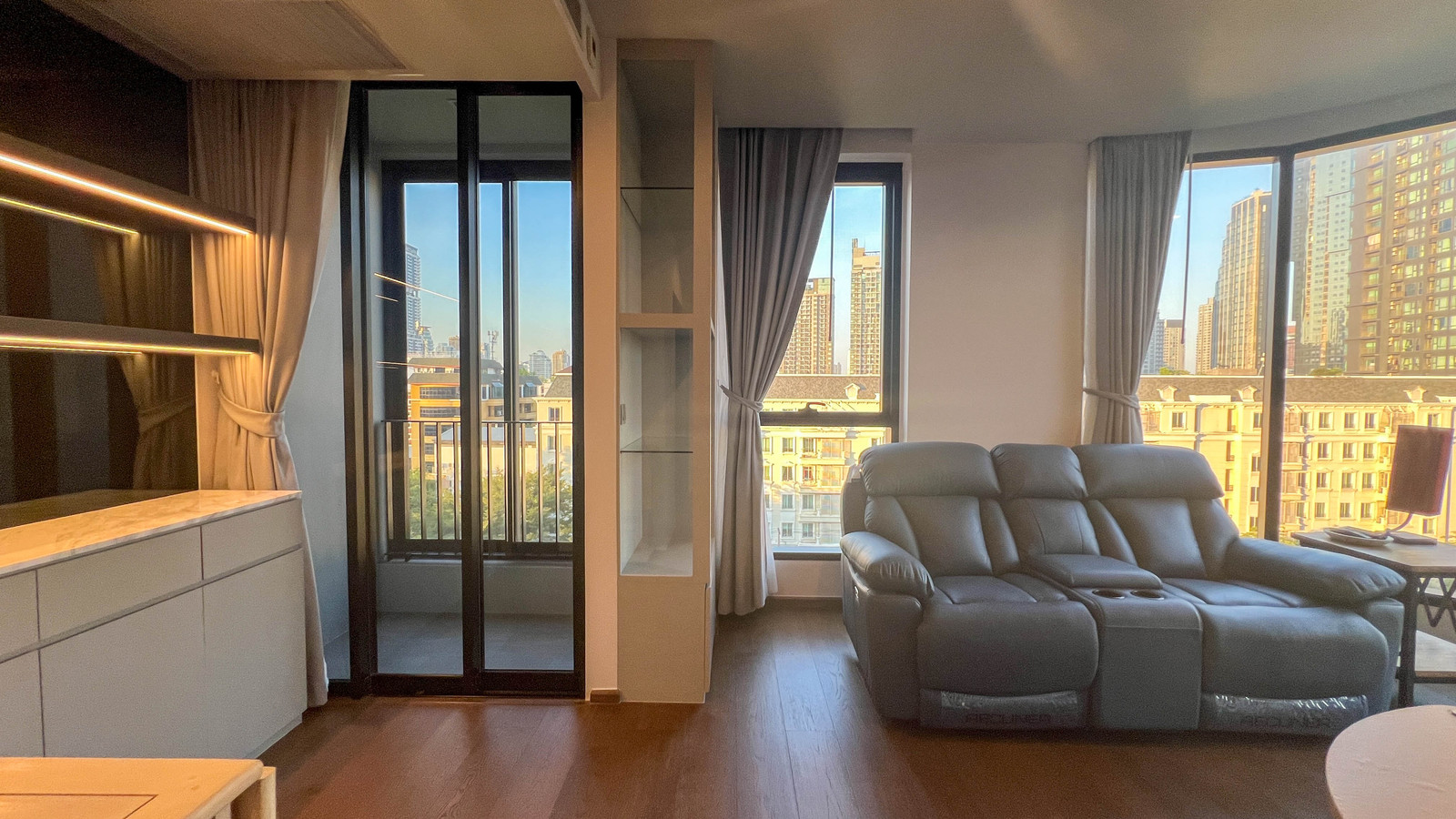Ideo Q Sukhumvit 36, experience a spacious room, good view and fully furnished in one room, 2 bedrooms, 2 bathrooms, ready to move in!! Ideo Q Sukhumvit 36, experience a spacious room, good view and fully furnished in one room, 2 bedrooms, 2 bathrooms, ready to move in!!