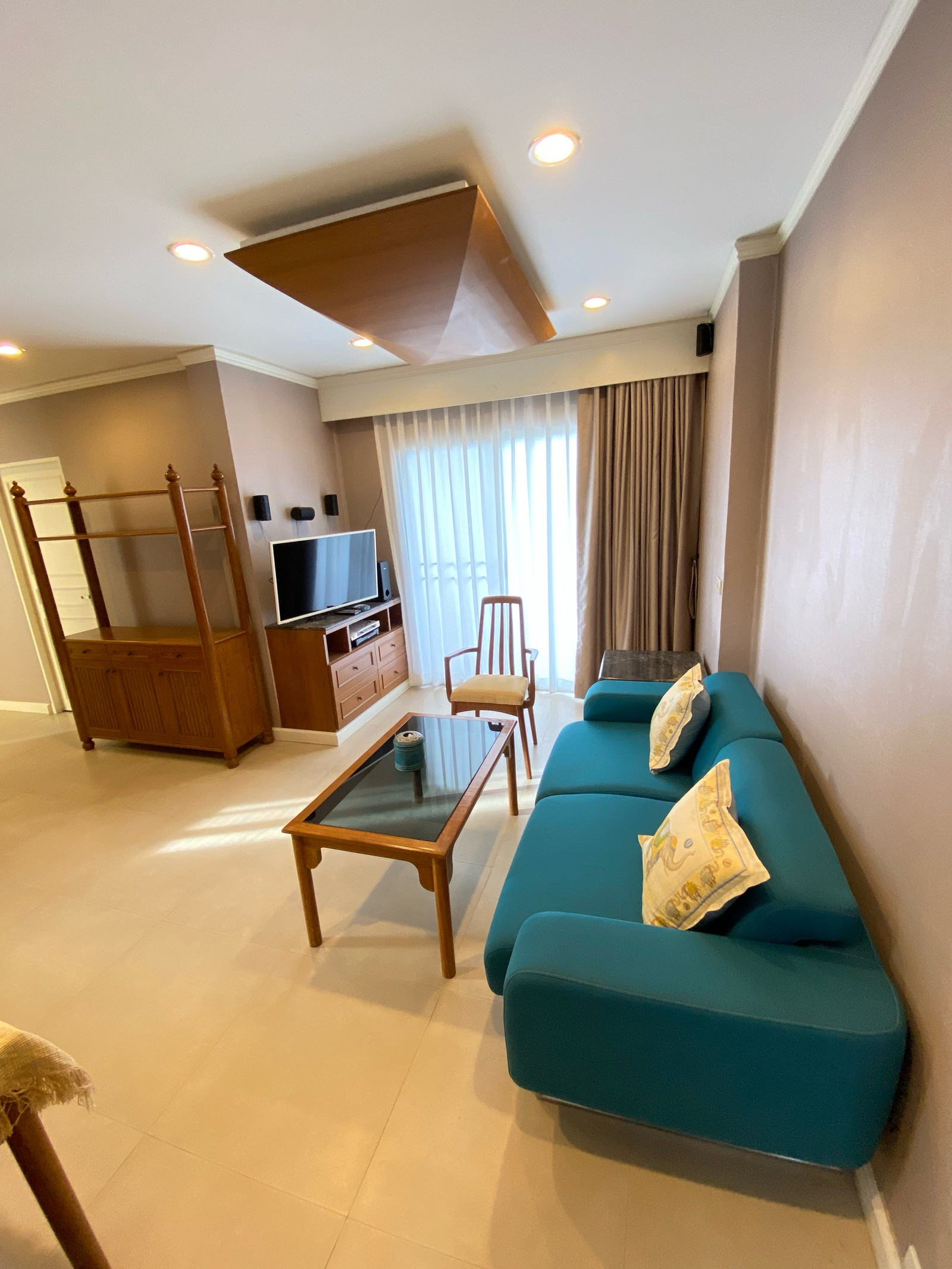 Condo for sale, 2 bedrooms, decorated in 5-star hotel style. Free parking for 2 cars Can raise animals Condo for sale, 2 bedrooms, decorated in 5-star hotel style. Free parking for 2 cars Can raise animals