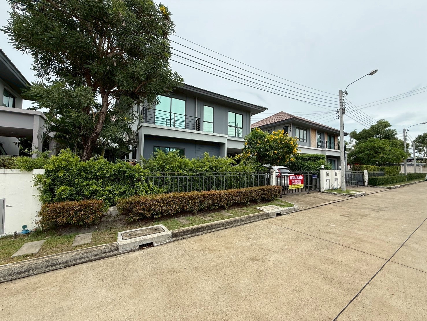 🏡 ขายบ้านเดี่ยว 2 ชั้น สภาพสวย พร้อมอยู่ ใกล้โรงเรียนสารสาสน์วิเทศศึกษา เพียง 5 นาที
📍 โครงการ PAVE Prachauthit 90 by SC Asset (เฟสใหม่ บ้านอายุไม่เยอะ โครงสร้างดี พื้นที่รอบบ้านไม่ทรุด) – รูปที่ 2