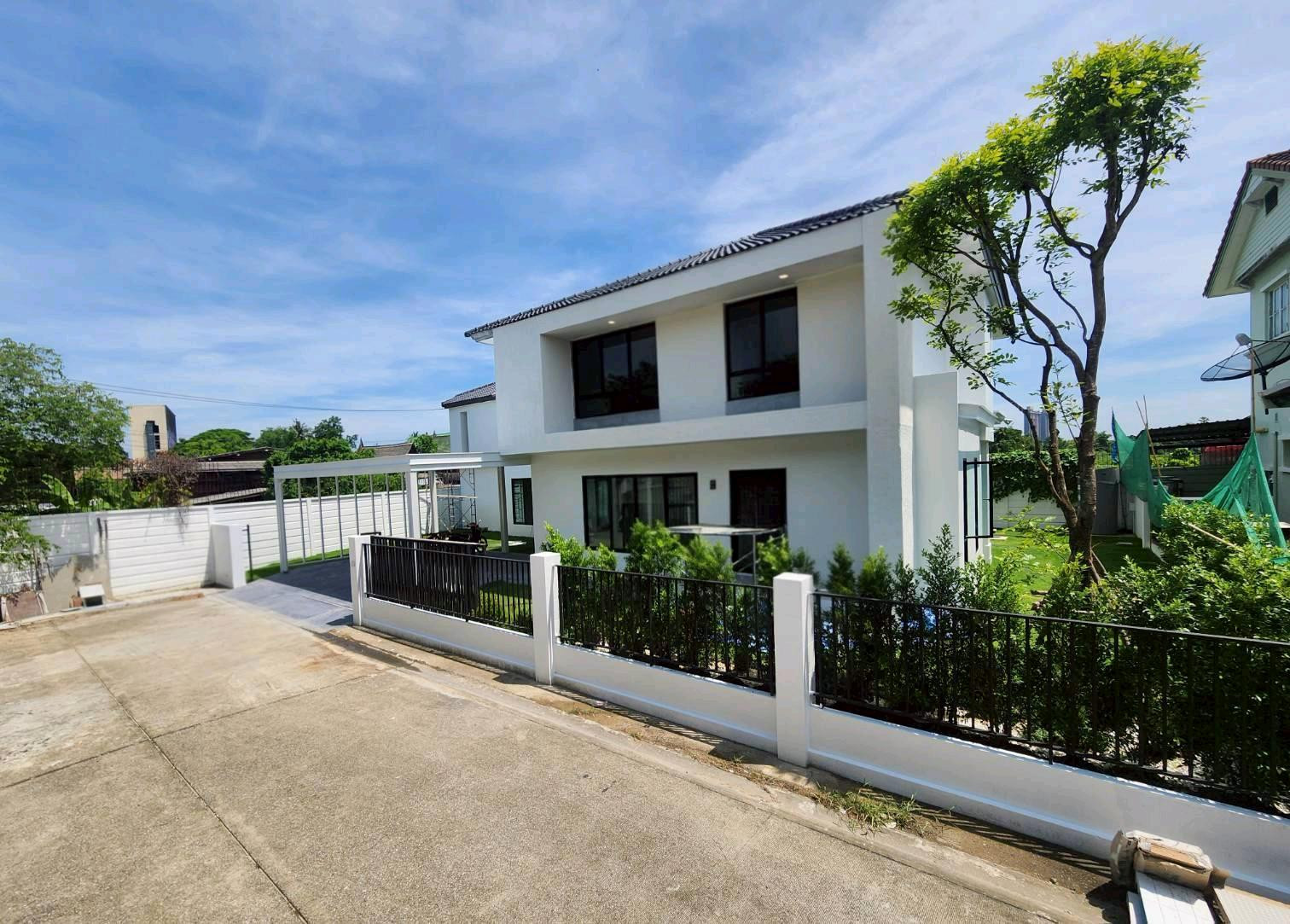 💫ขาย บ้านเดี่ยว นันทวัน วงแหวน-รัตนาธิเบศร์💫
🏡บ้านแต่งรีโนเวท หลังใหญ่ ฟังก์ชันครบ ทำเลบางใหญ่-รัตนาธิเบศร์

✨รีโนเวทใหม่ พร้อมอยู่
✨พื้นที่ดินใหญ่ 108.5 ตารางวา
✨พื้นที่ใช้สอยกว้าง 369.52 ตารางเมตร
✨ฟังก์ชันครบ 5 ห้องนอน 5 ห้องน้ำ
✨บ้านหันหน้าทิศใต้ ล – รูปที่ 2