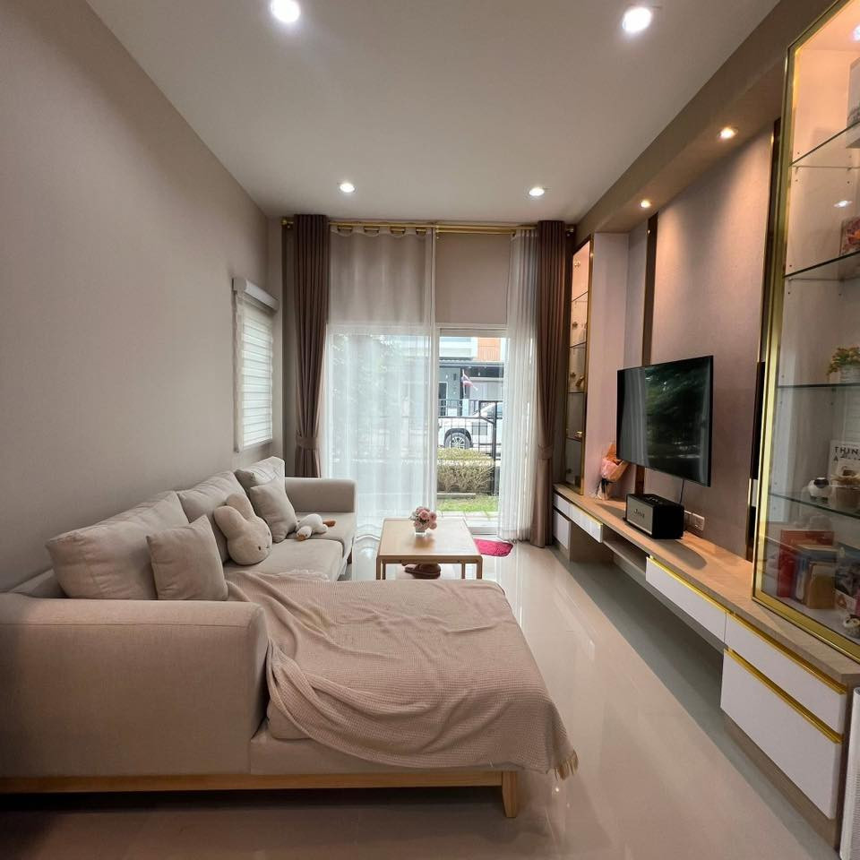 ให้เช่าบ้านเดี่ยวหรูอยุธยา แต่งครบ Built-in ทั้งหลัง / Luxury detached house for rent in Ayutthaya, fully furnished with built-in furniture throughout. / 阿瑜陀耶豪華獨立式別墅出租，室內配備齊全的嵌入式家具。 – รูปที่ 2