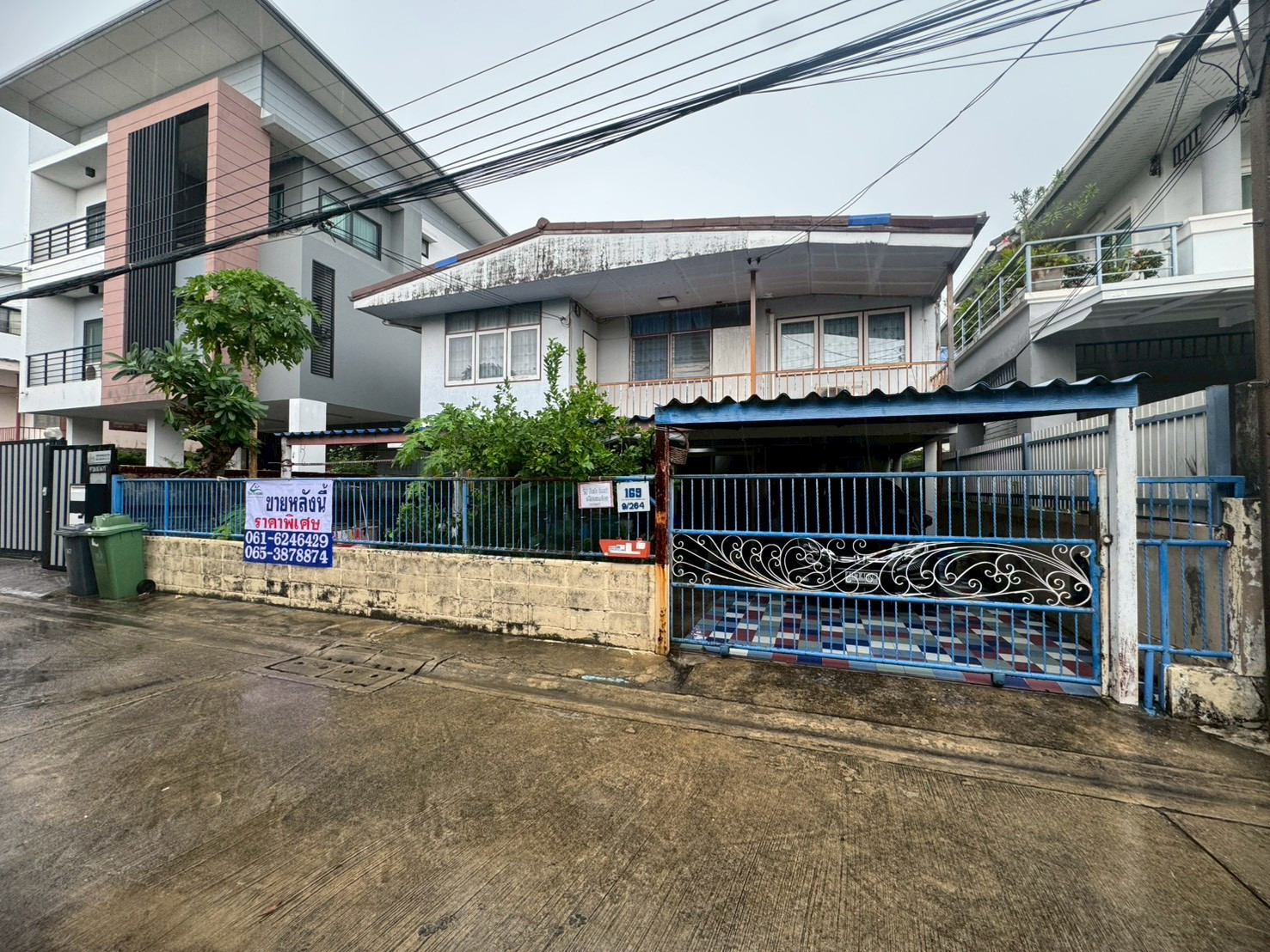 2-story detached house for sale, Sangsit Village, Intersection 6, near BTS Chokchai 4 station **Price 6.5 million** (N.2178) 2-story detached house for sale, Sangsit Village, Intersection 6, near BTS Chokchai 4 station **Price 6.5 million** (N.2178)