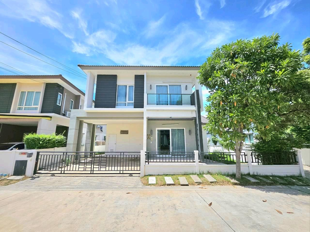 🏡 Single house for sale, Centro Pracha Uthit 90, cheapest price in the project. Located in Soi Pracha Samakkhi. 🏡 Single house for sale, Centro Pracha Uthit 90, cheapest price in the project. Located in Soi Pracha Samakkhi.