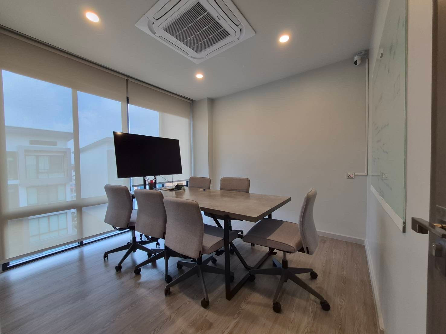 ขายด่วน-ขาดทุน!    อาคารสำนักงาน Home Office : ตกแต่งเรียบร้อยมีพื้นที่โชว์รูม Double Volume สวยงาม และ ปรับปรุงพื้นที่เป็นสำนักงานเต็ม ใช้สอยได้ 5 ชั้น – รูปที่ 3