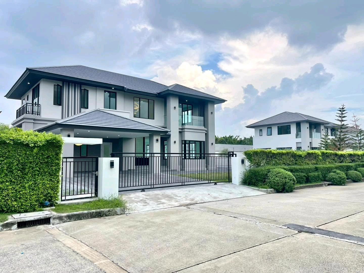 💫ขาย บ้านหรู ณุศาศิริ ซิตี้ พระราม 2💫
🏡บ้านเดี่ยว Luxury พร้อมสระว่ายน้ำส่วนตัว บนที่ดินใหญ่กว่า 230 ตารางวา
✨รีโนเวทใหม่ พร้อมอยู่
✨บ้านเดี่ยว 2 ชั้น บรรยากาศ Private Residence เงียบสงบ เป็นส่วนตัว
✨ที่ดินขนาดใหญ่ 230.7 ตารางวา
✨มีสระว่ายน้ำส่วนตัว ข 💫ขาย บ้านหรู ณุศาศิริ ซิตี้ พระราม 2💫
🏡บ้านเดี่ยว Luxury พร้อมสระว่ายน้ำส่วนตัว บนที่ดินใหญ่กว่า 230 ตารางวา
✨รีโนเวทใหม่ พร้อมอยู่
✨บ้านเดี่ยว 2 ชั้น บรรยากาศ Private Residence เงียบสงบ เป็นส่วนตัว
✨ที่ดินขนาดใหญ่ 230.7 ตารางวา
✨มีสระว่ายน้ำส่วนตัว ข