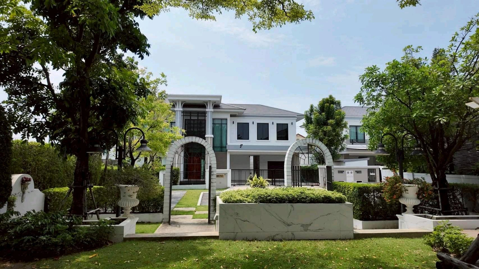 For rent, a luxurious detached house, The Pavilla, Bang Bon, fully furnished. You can move in immediately.