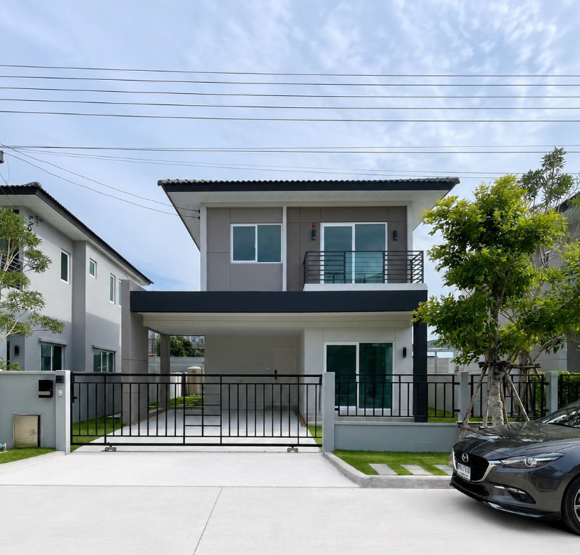 2-story detached house, 51.1 sq m, usable area 173 sq m, Centro Village. Bangna–Srinakarin Near Mega Bangna mall Singapore International School Suvarnabhumi SISB Buanakarin Road Nam Daeng–Bang Phli Road, Bang Kaeo Subdistrict, Bang Phli District, Samut Pr