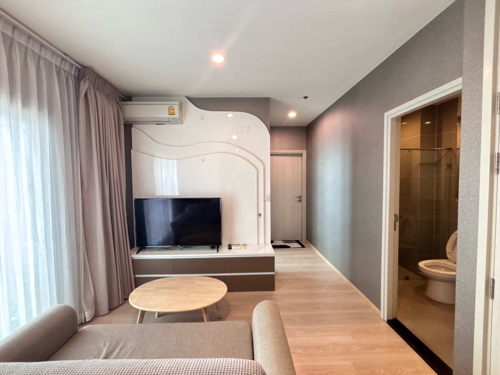 Anyone looking for 2 bedrooms, it's available now, very good price, 25k. Ready to move in! Noble Revolve Ratchada Anyone looking for 2 bedrooms, it's available now, very good price, 25k. Ready to move in! Noble Revolve Ratchada