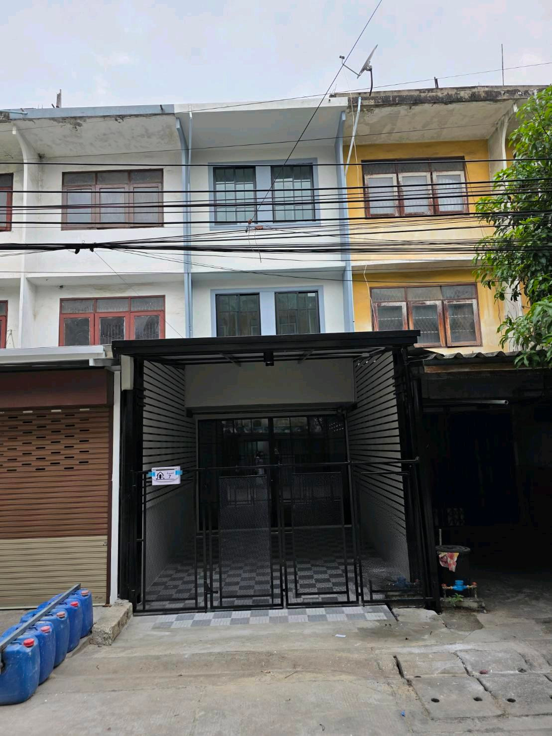 💫ขาย อาคารพาณิชย์ ประชาอุทิศ 87💫
🏢อาคารพาณิชย์รีโนเวทใหม่ สไตล์โมเดิร์น เหมาะทำ Office, Home Office, ร้านค้า หรืออยู่อาศัย
✨รีโนเวทใหม่ พร้อมใช้งาน
✨อาคารพาณิชย์ 3 ชั้น ทำเลประชาอุทิศ 87
✨เหมาะทำ Office, Home Office, ร้านค้า, ร้านนวด, ร้านเสริมสวย, ร้ 💫ขาย อาคารพาณิชย์ ประชาอุทิศ 87💫
🏢อาคารพาณิชย์รีโนเวทใหม่ สไตล์โมเดิร์น เหมาะทำ Office, Home Office, ร้านค้า หรืออยู่อาศัย
✨รีโนเวทใหม่ พร้อมใช้งาน
✨อาคารพาณิชย์ 3 ชั้น ทำเลประชาอุทิศ 87
✨เหมาะทำ Office, Home Office, ร้านค้า, ร้านนวด, ร้านเสริมสวย, ร้